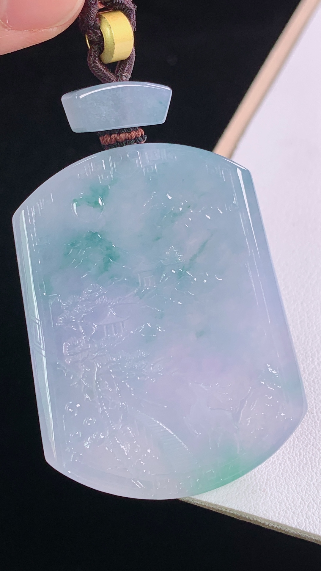 紫飘花山水牌，花色灵动，紫气东来，无裂，尺寸:52.7-40.2-6.1mm