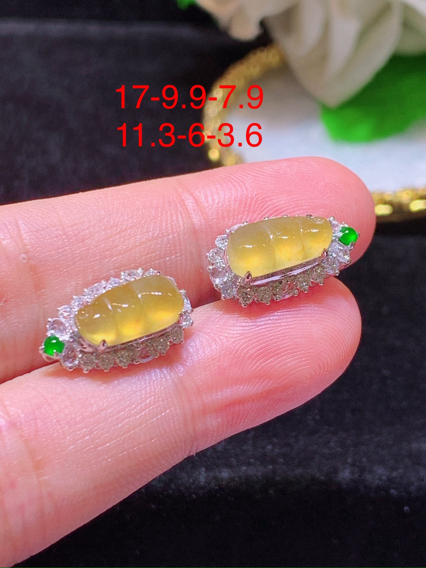 翡翠A货 黄翡福豆耳钉,18k金镶嵌，冰润细腻，佩戴效果出众，17-9.9-7.9