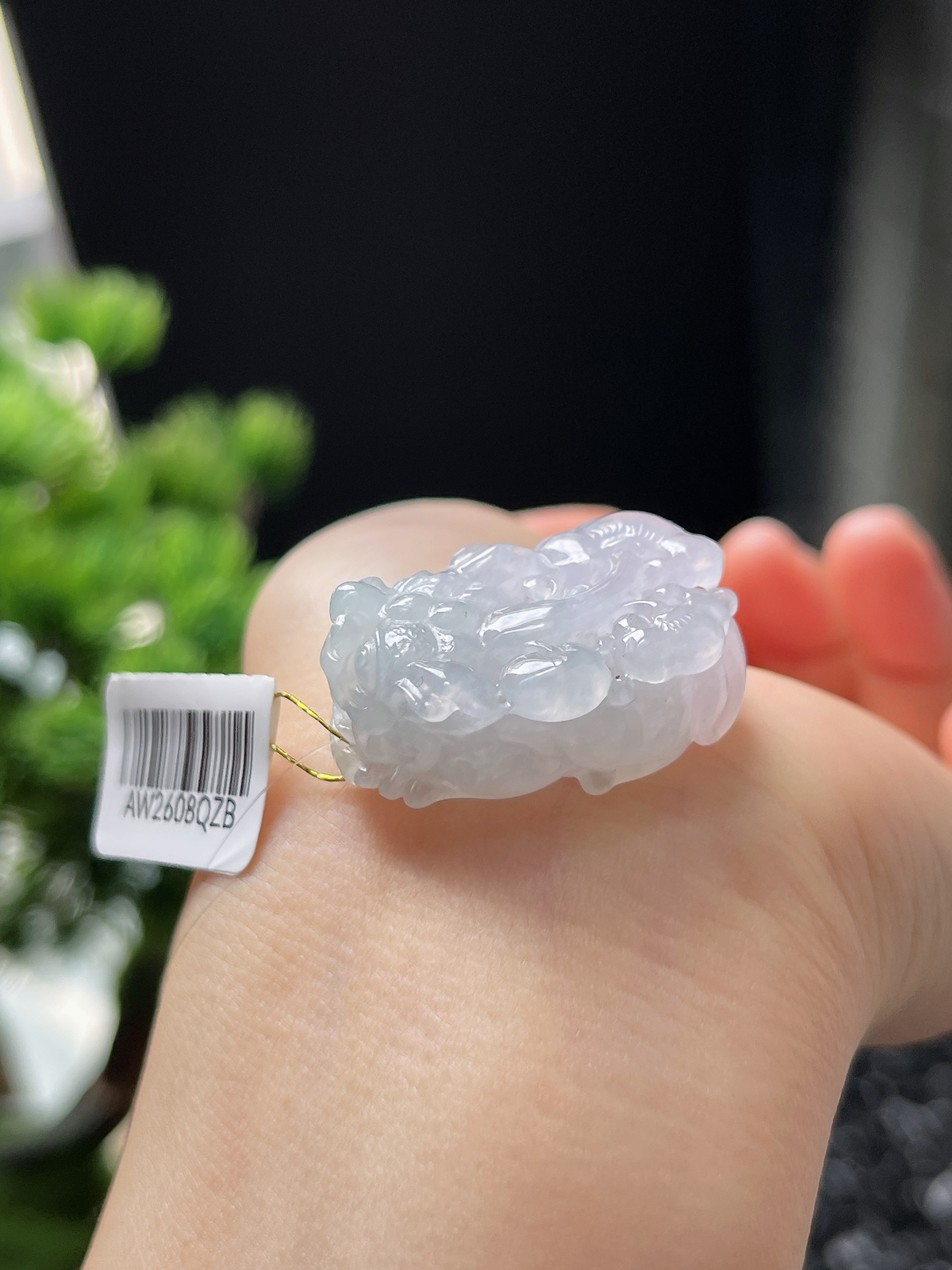 翡翠冰糯种白色貔貅吊坠
