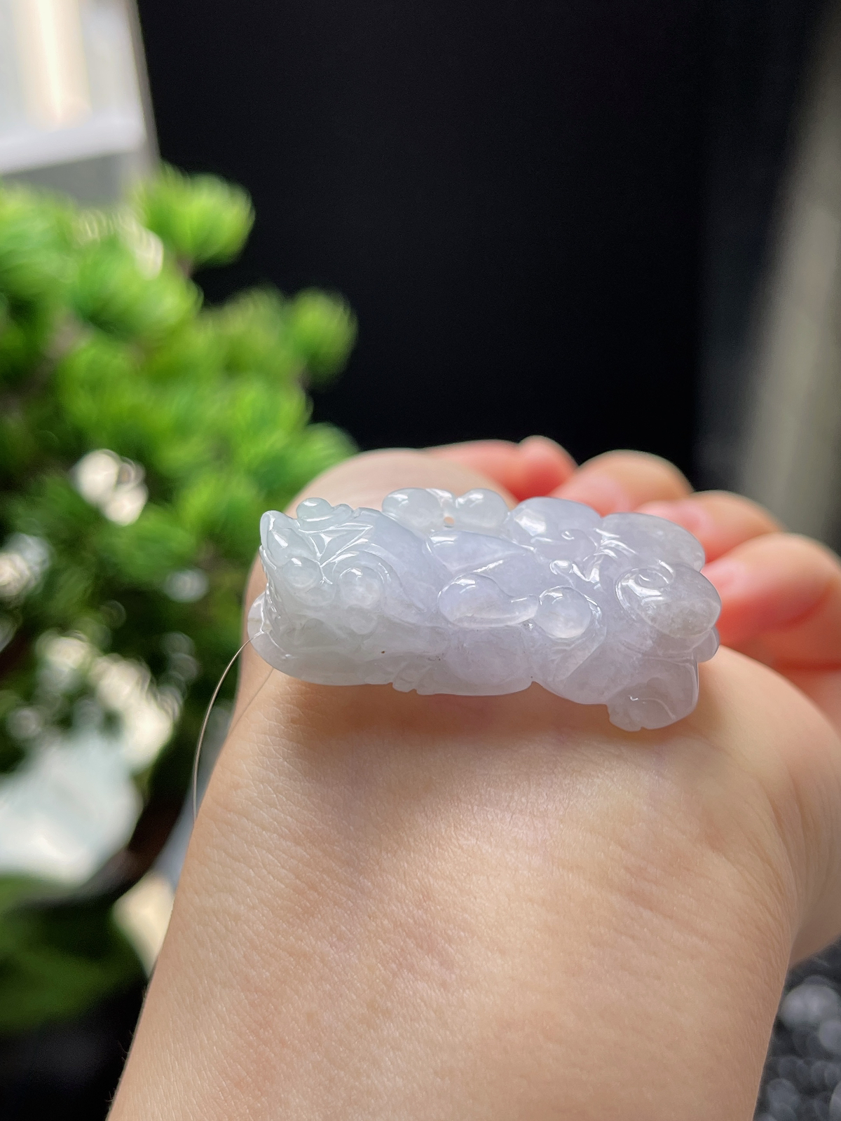 翡翠糯化种淡紫色貔貅吊坠