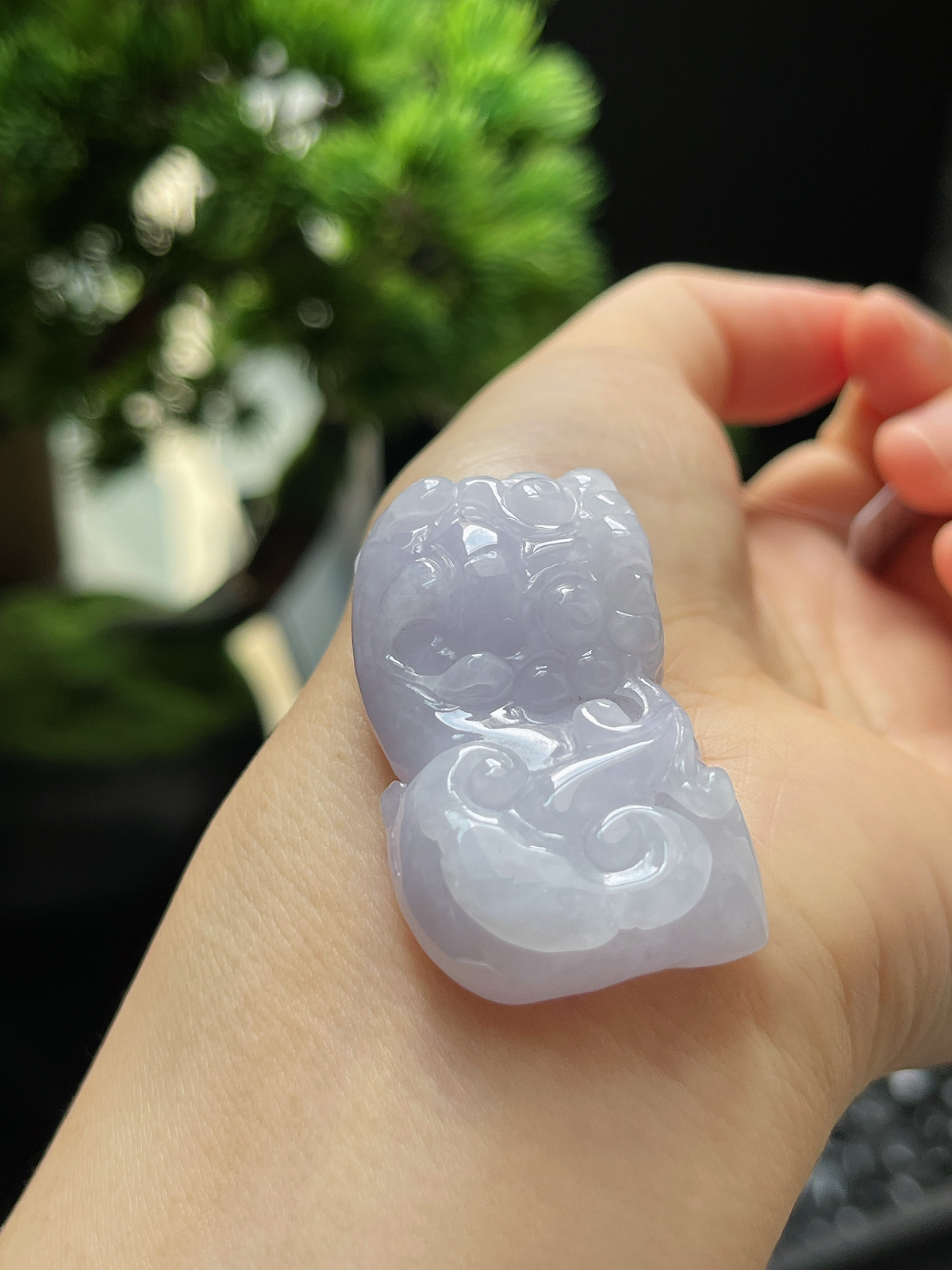 翡翠糯化种淡紫色貔貅吊坠