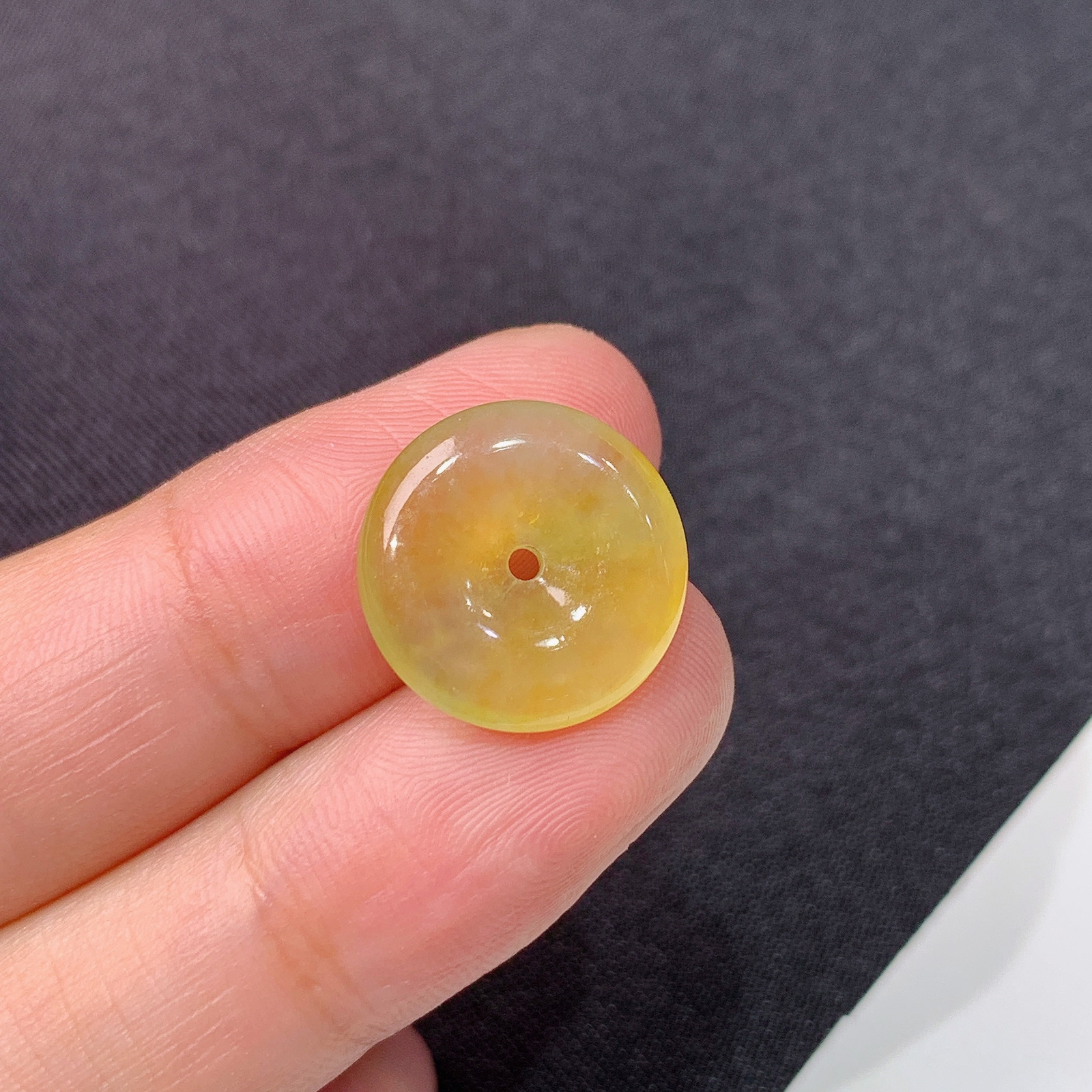 冰黄翡平安扣，冰润鲜艳，玉质细腻，种水足，Sa 尺寸14.8*3.3