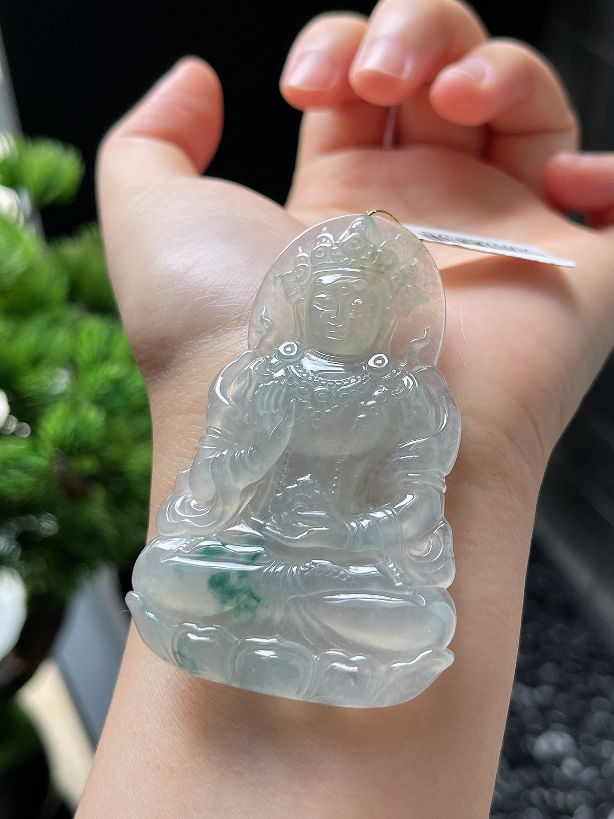 翡翠冰糯种飘绿度母吊坠
