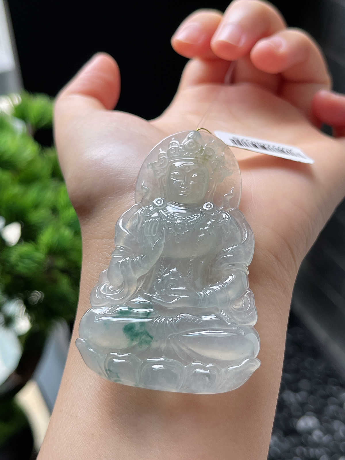 翡翠冰糯种飘绿度母吊坠
