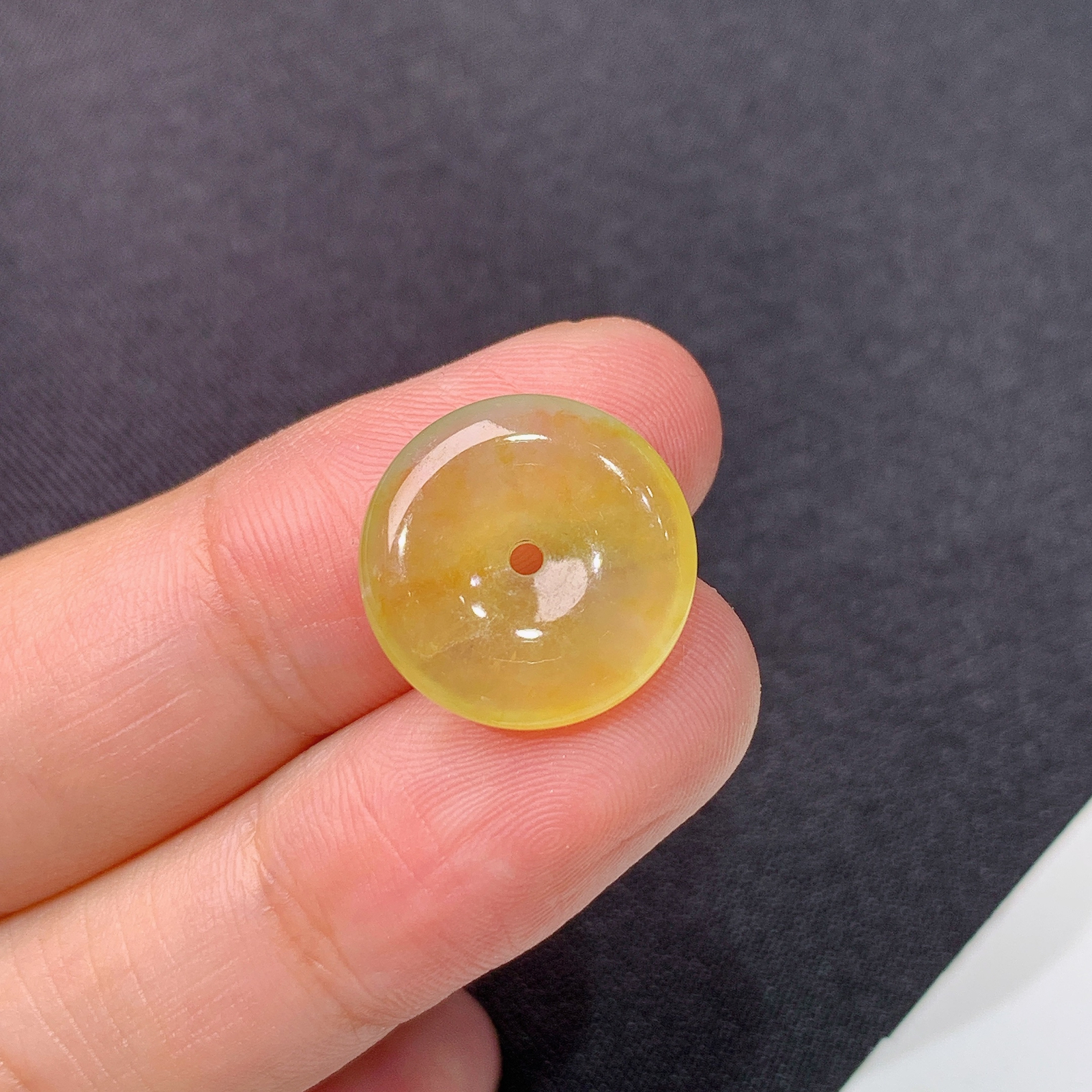 冰黄翡平安扣，冰润鲜艳，玉质细腻，种水足，Sa 尺寸14.8*3.3