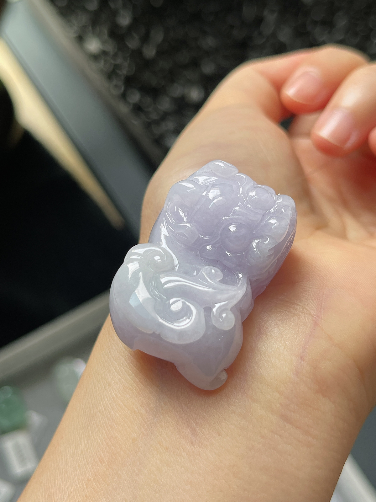 翡翠糯化种淡紫色貔貅吊坠