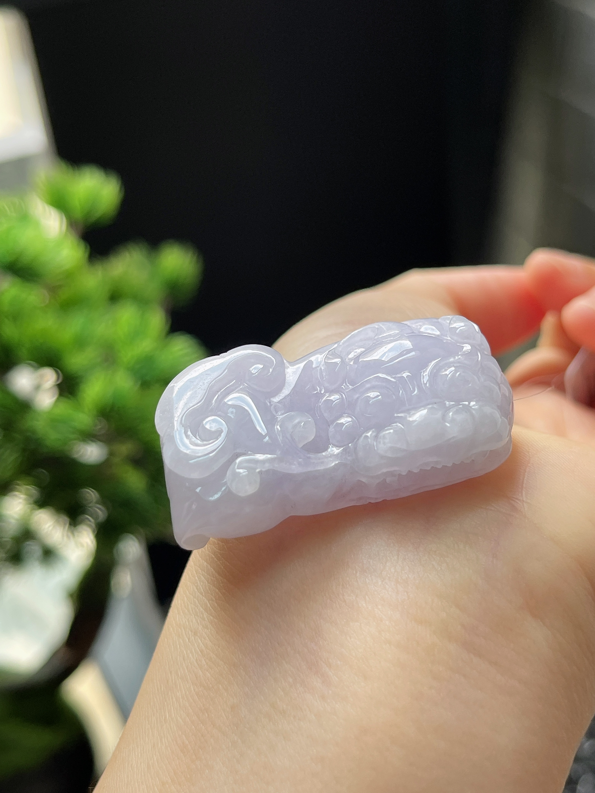 翡翠糯化种淡紫色貔貅吊坠