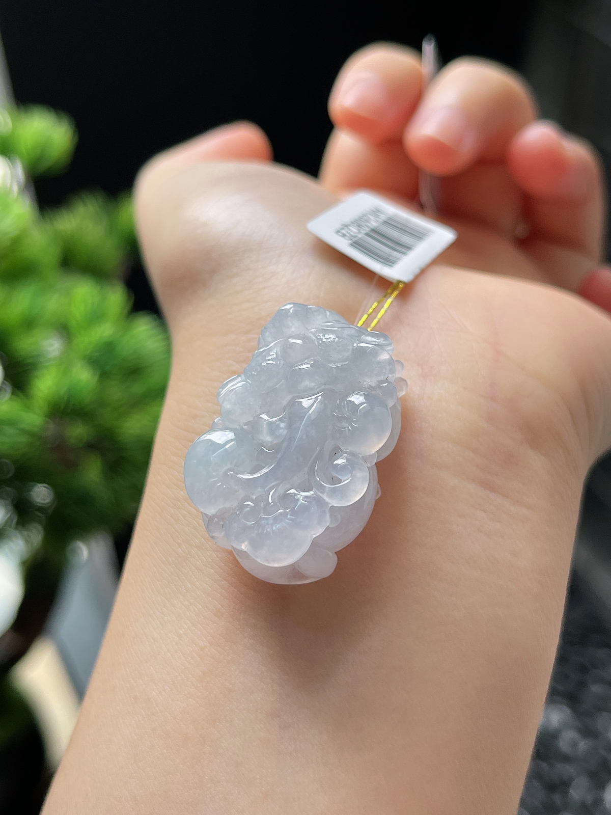 翡翠冰糯种白色貔貅吊坠