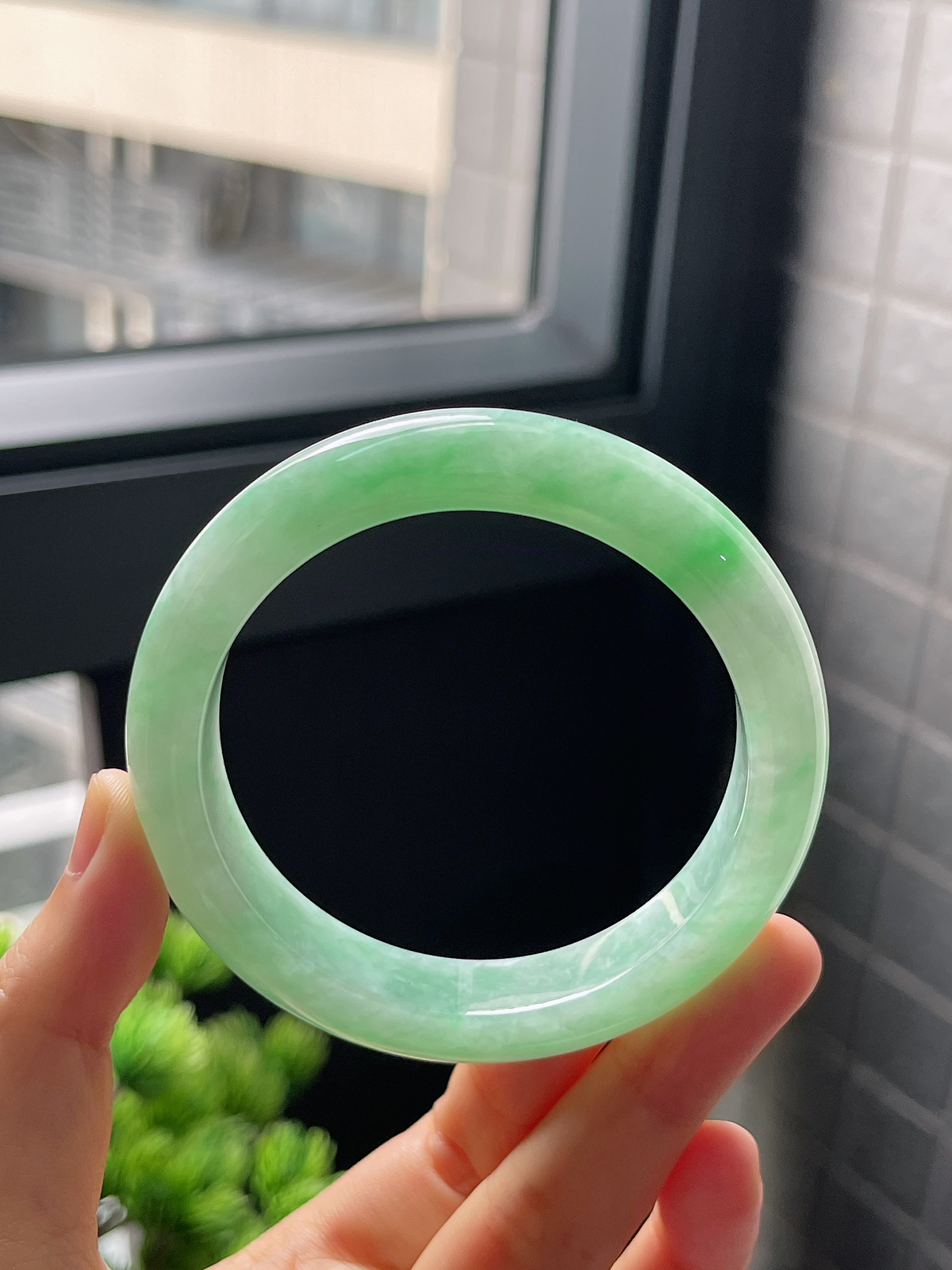 圈口55.6，冰糯种飘绿翡翠正圈手镯