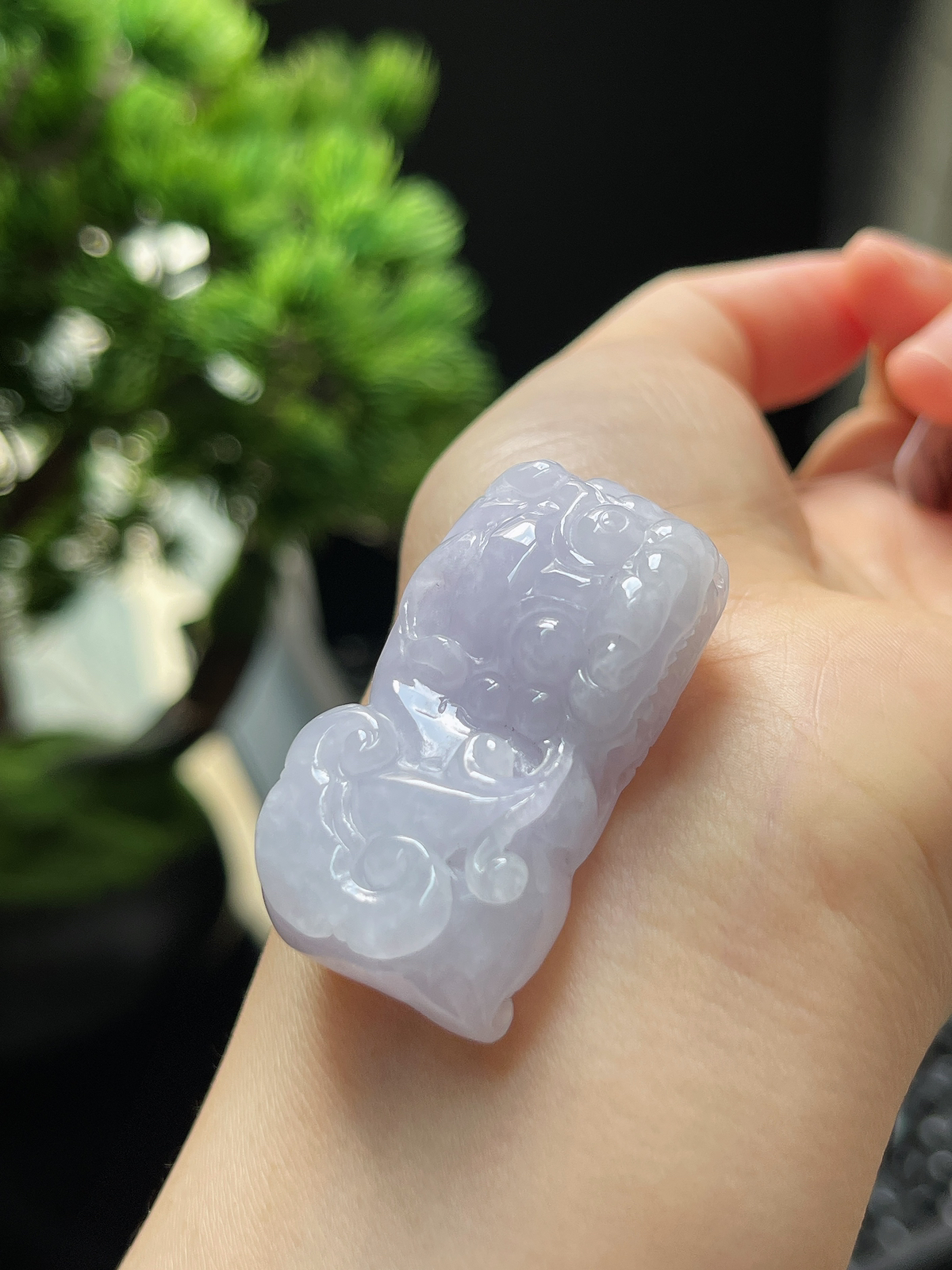 翡翠糯化种淡紫色貔貅吊坠