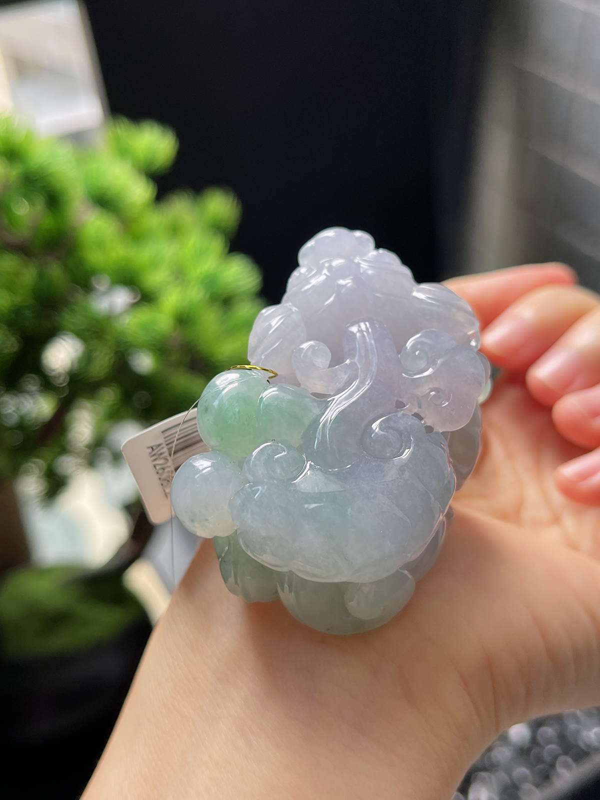 翡翠冰糯种春带彩飘绿貔貅吊坠