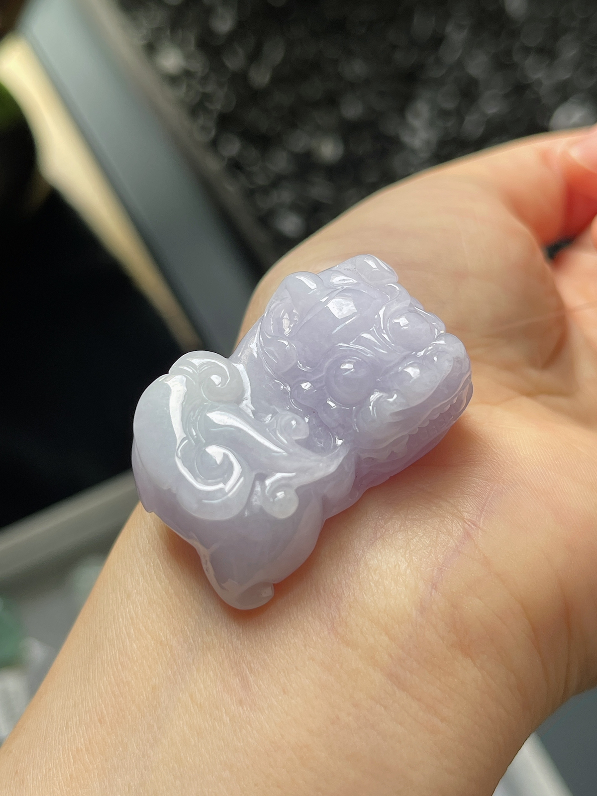 翡翠糯化种淡紫色貔貅吊坠