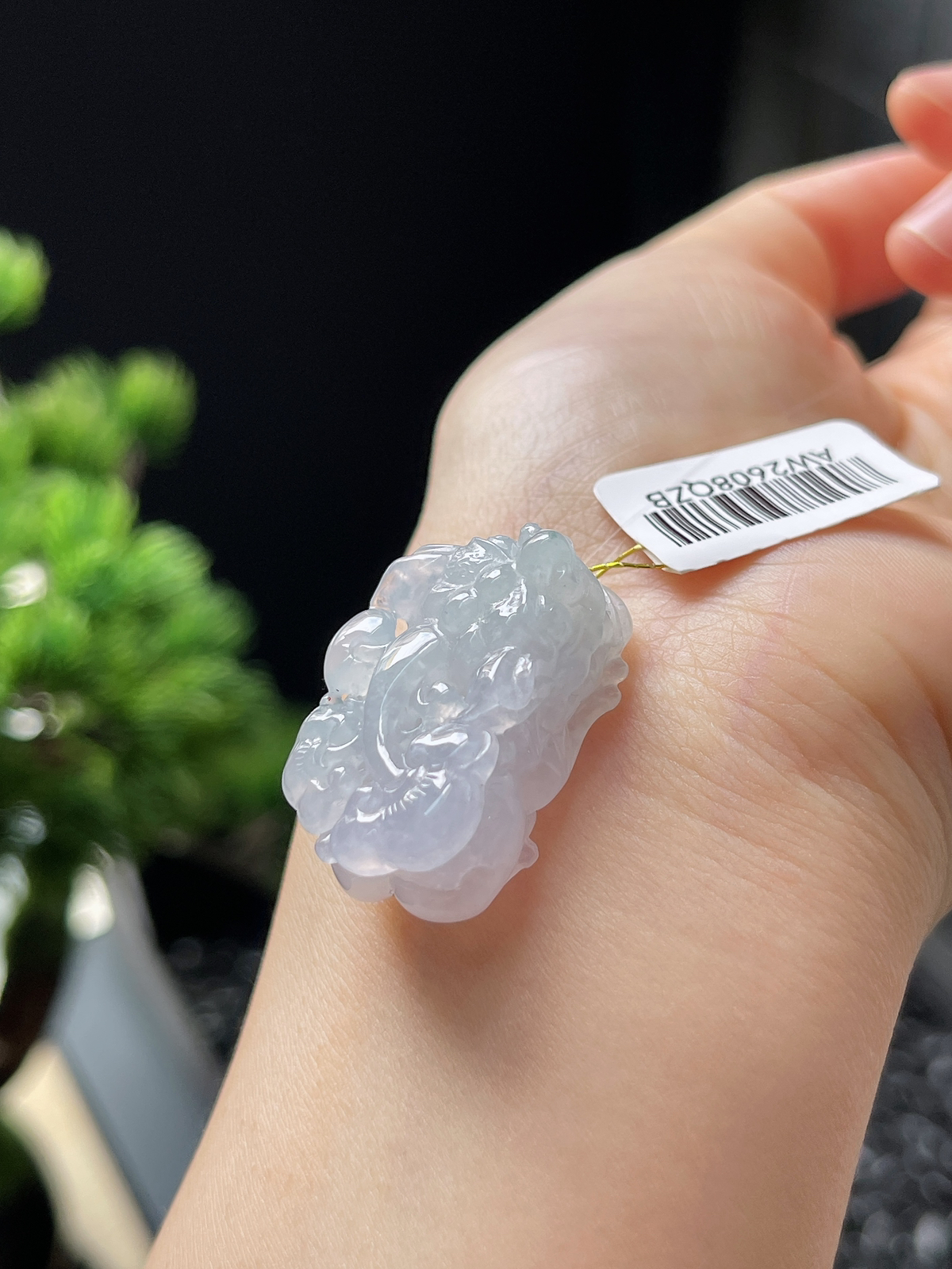 翡翠冰糯种白色貔貅吊坠