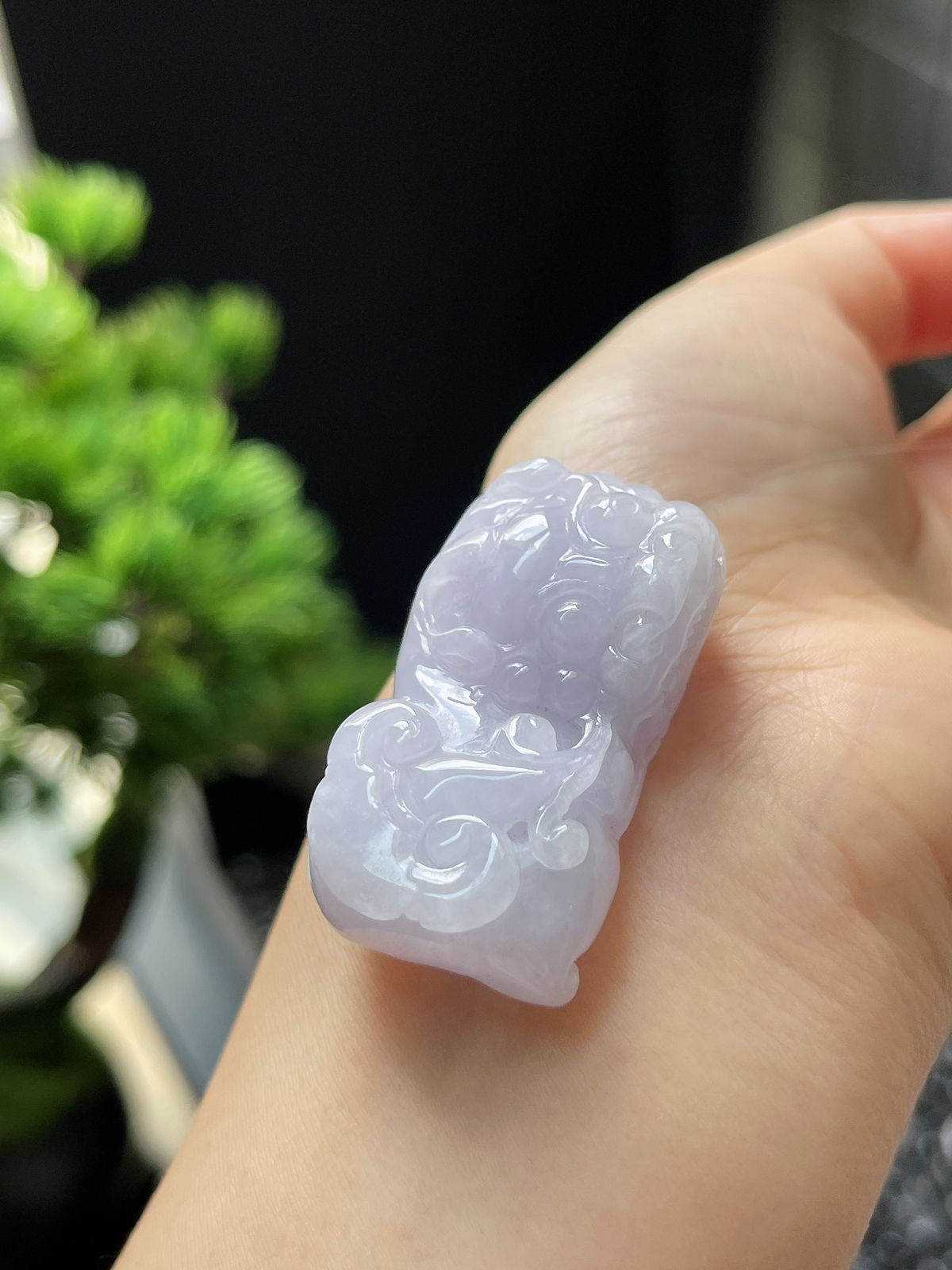 翡翠糯化种淡紫色貔貅吊坠
