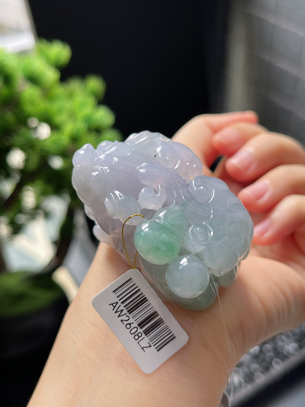 翡翠冰糯种春带彩飘绿貔貅吊坠