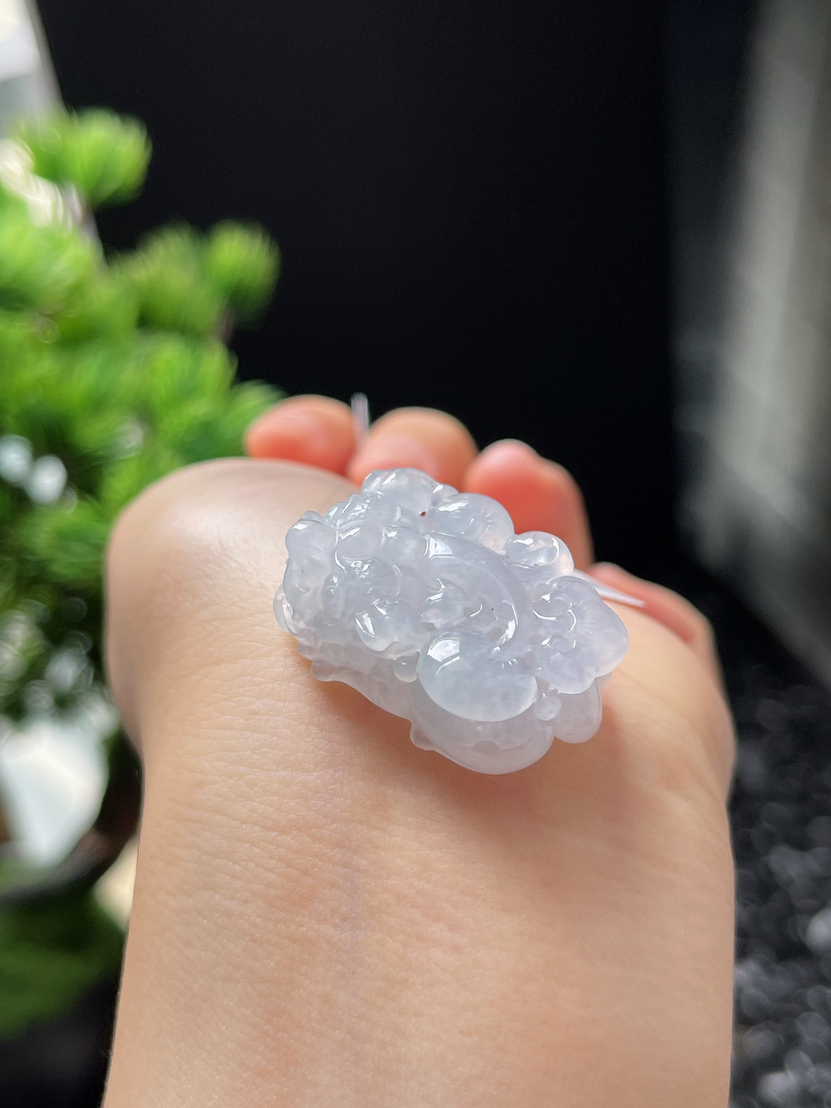 翡翠冰糯种白色貔貅吊坠