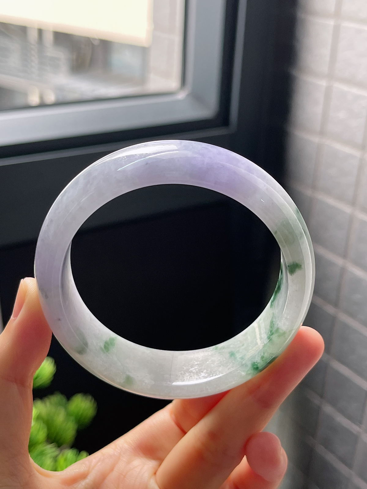 圈口59，糯化种春带彩飘花翡翠宽版正圈手镯
