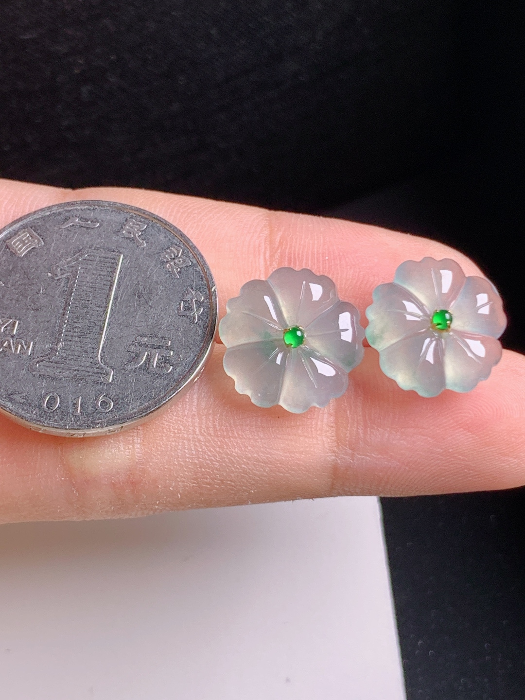 冰种小花耳钉，种水清爽，花色柔美，清新秀气