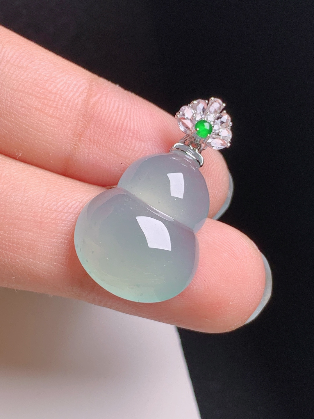 高冰葫芦吊坠，水润饱满，品相圆润，福禄双全，裸石19.3-16-6.328.8，18