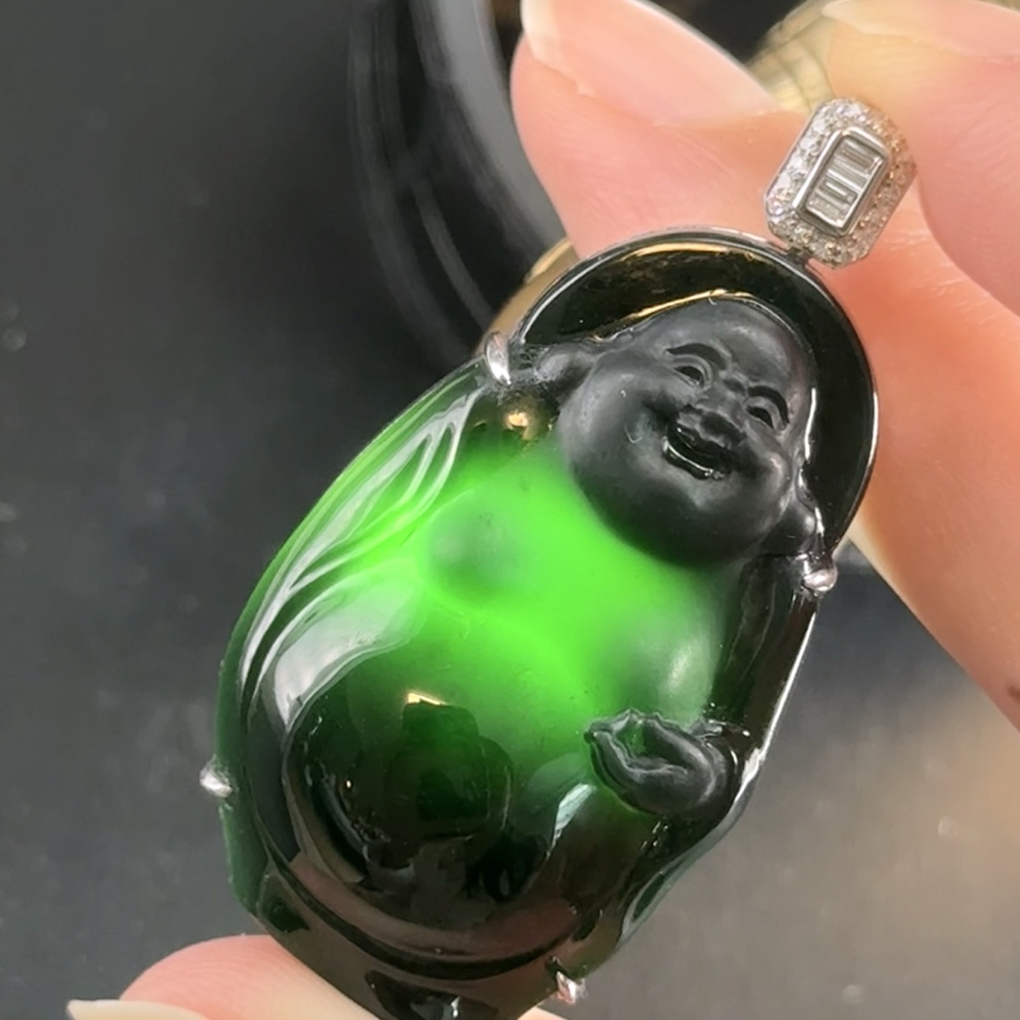 精品18k墨翠大肚站佛 种好色正 黑度极好 打灯通透 油性十足