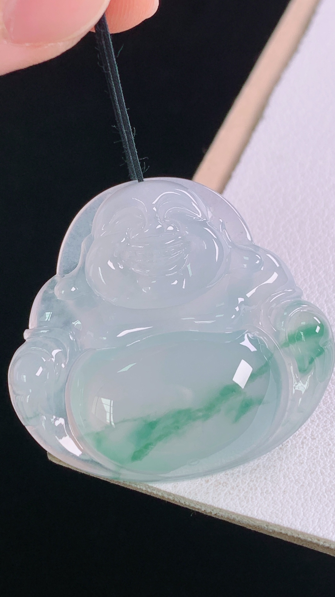 冰飘花佛公，花色灵动，水润清爽，无裂，尺寸:32.5-35.1-6.3mm
