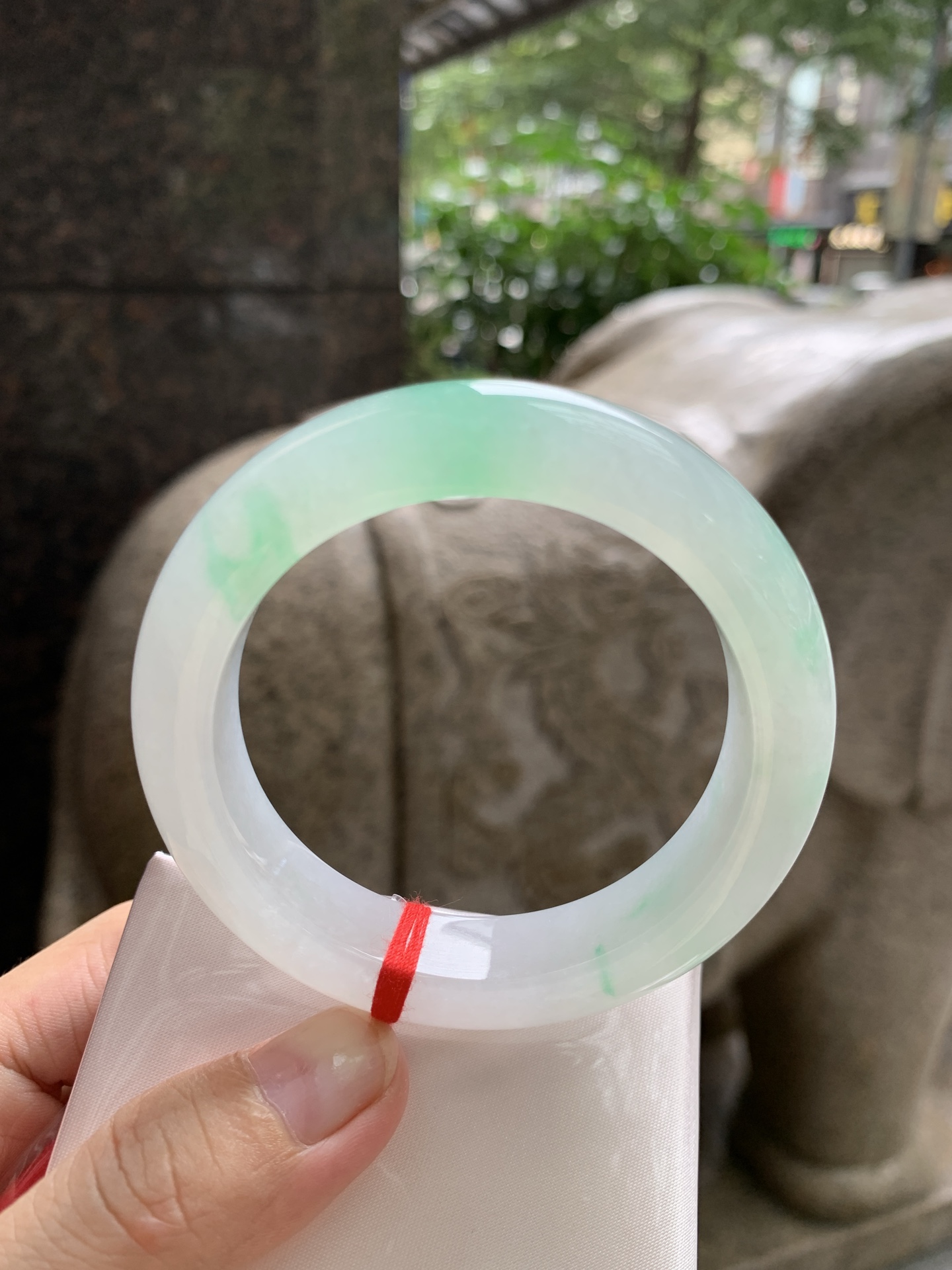 白底青正圈,打灯多处细纹
