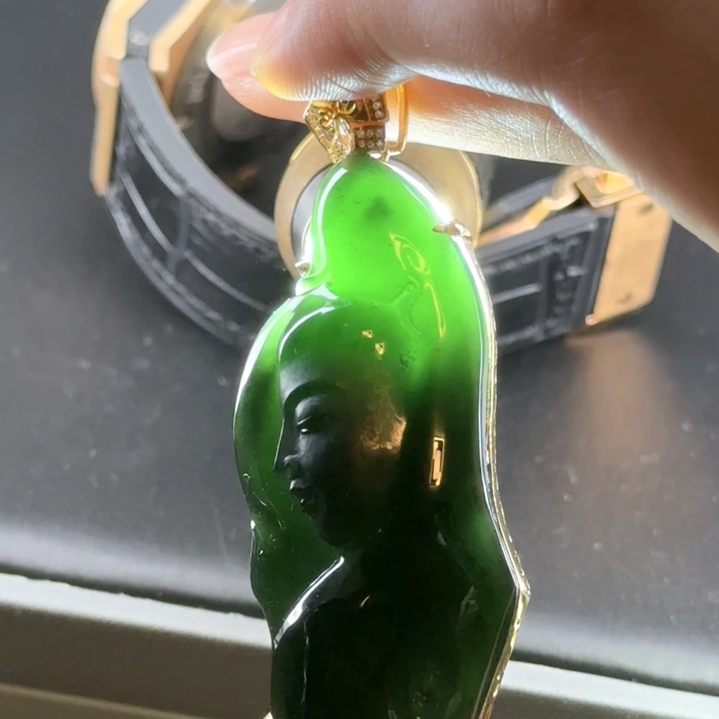 精品18k墨翠观音头 种好色正 黑度极好 打灯通透 油性十足
