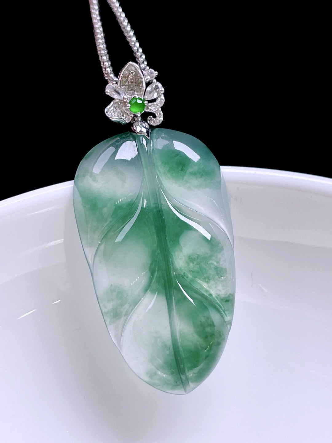 冰飘花金枝玉叶,飘花灵动，种老起光，18k金镶嵌,整体：37.8,裸石：30.7/18/4.2