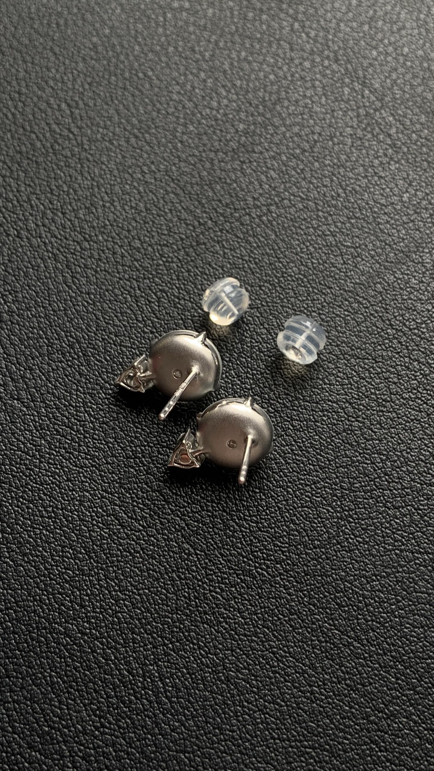 ️【18k金镶嵌蛋面耳钉一对】冰润水透，种老细腻起荧尺寸：成品：13.3*8.7*6.7，裸石：9*8.8*4.5,b1824