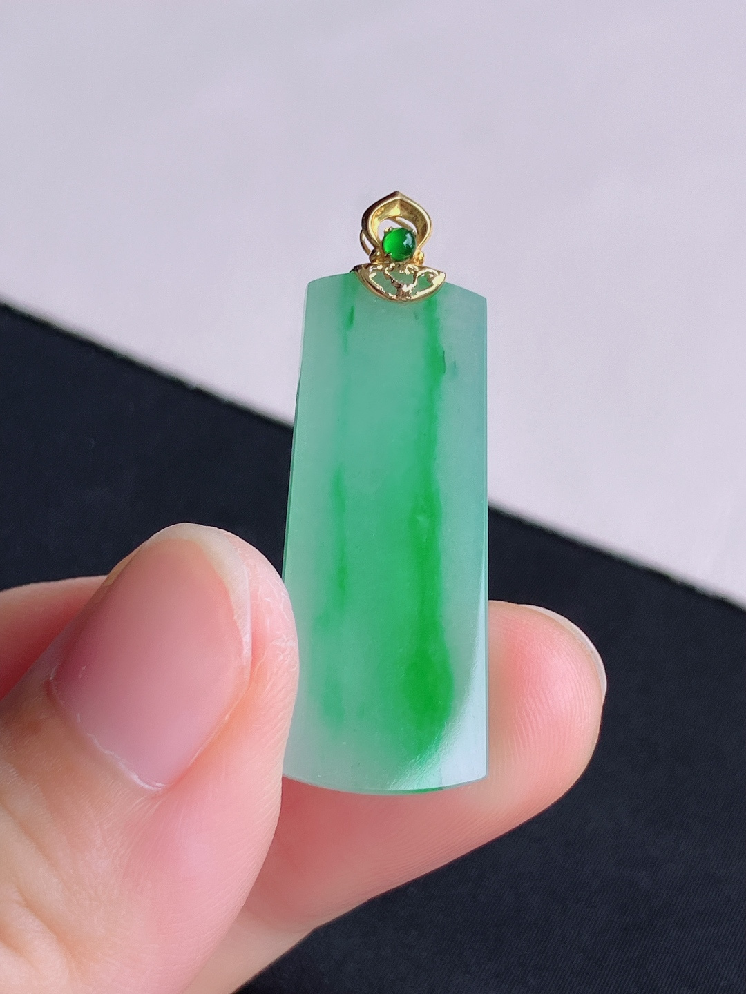 翠绿平安牌，简约时尚，尺寸37.3/32.5/13/2.8/自然光实拍