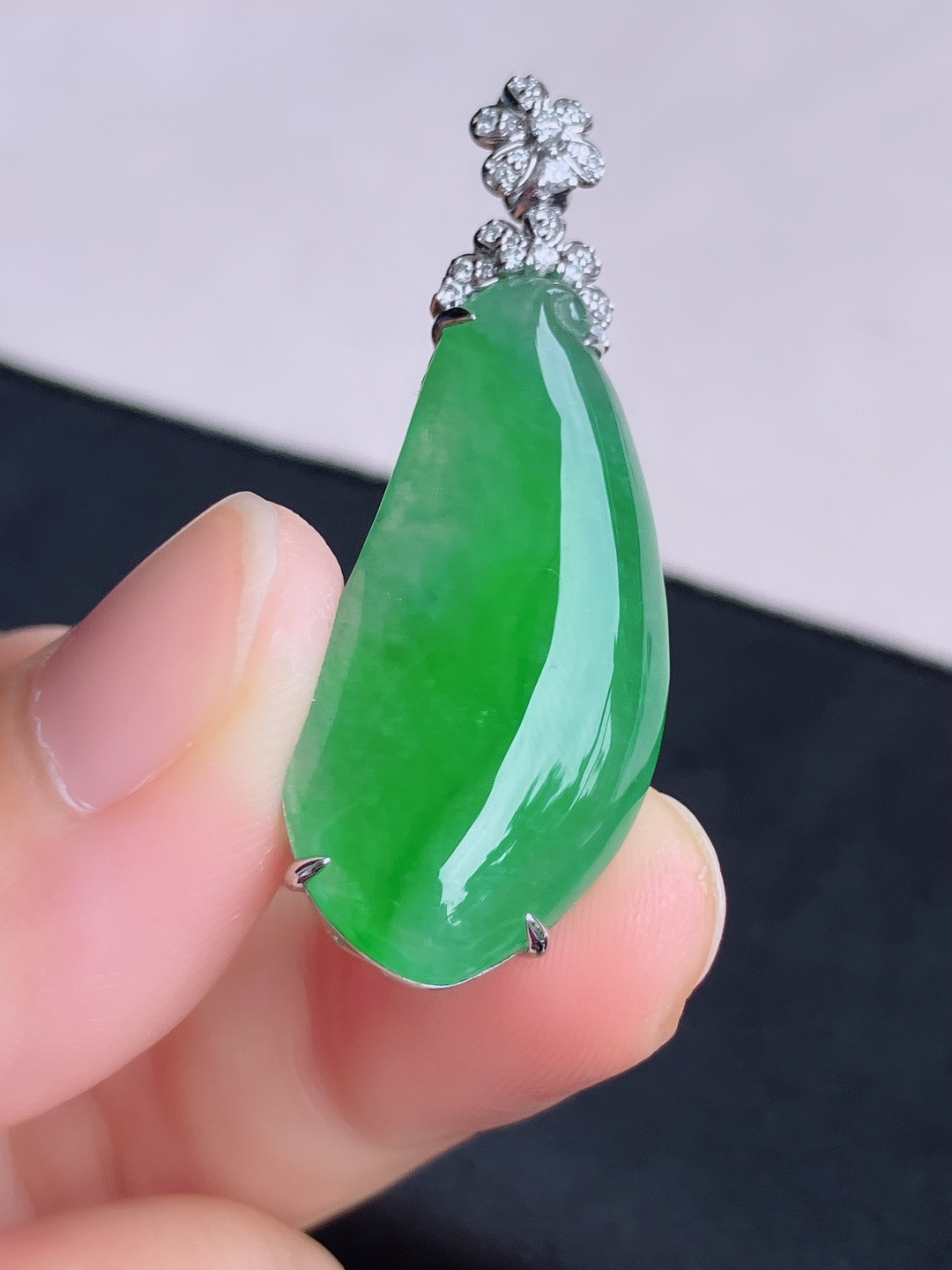 翠绿福瓜，晶莹剔透，尺寸45/34/16.5/7.3/自然光实拍