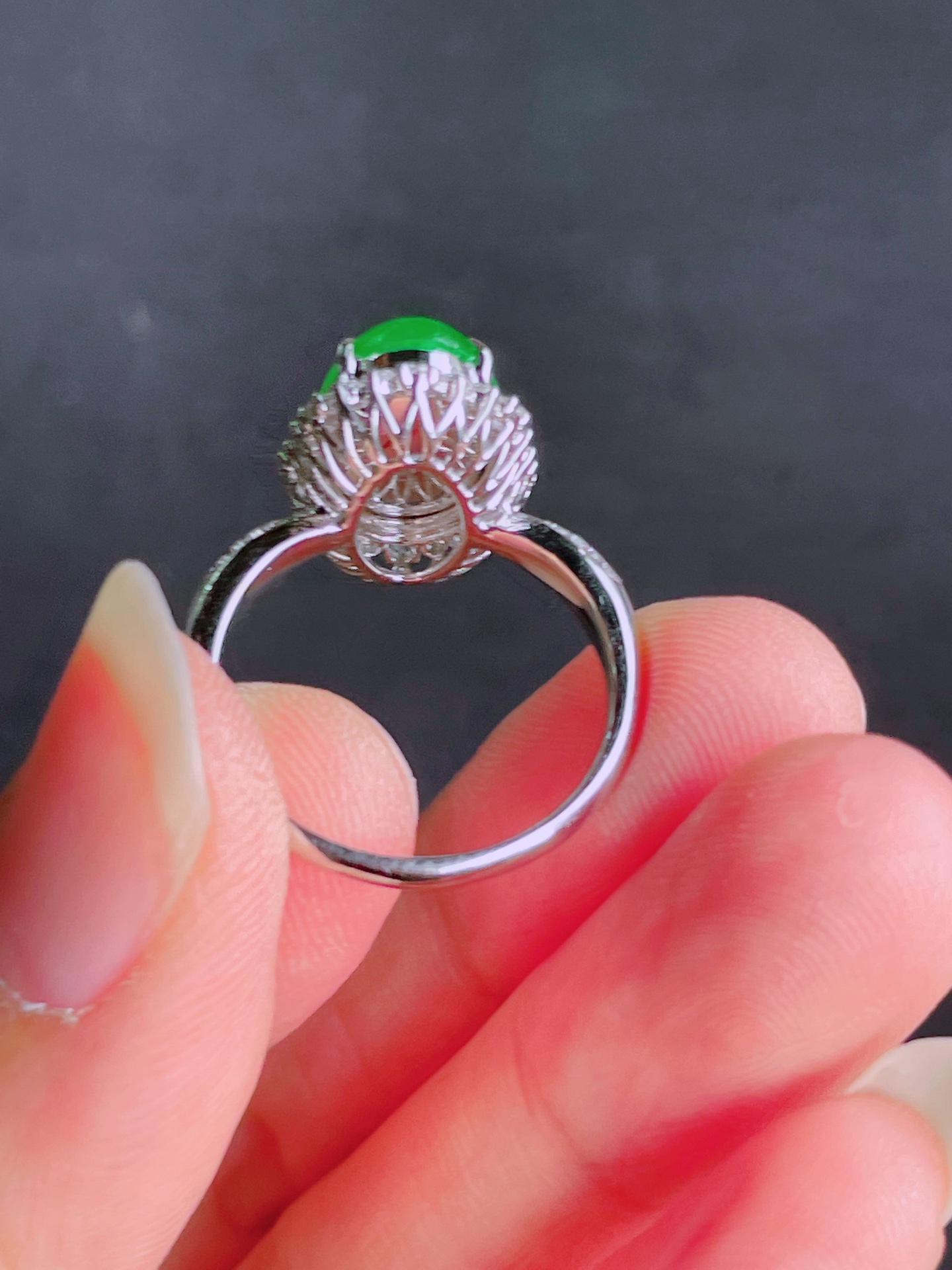 高冰绿蛋面戒指 晶莹剔透，新颖时尚，品相，14.5-9-4