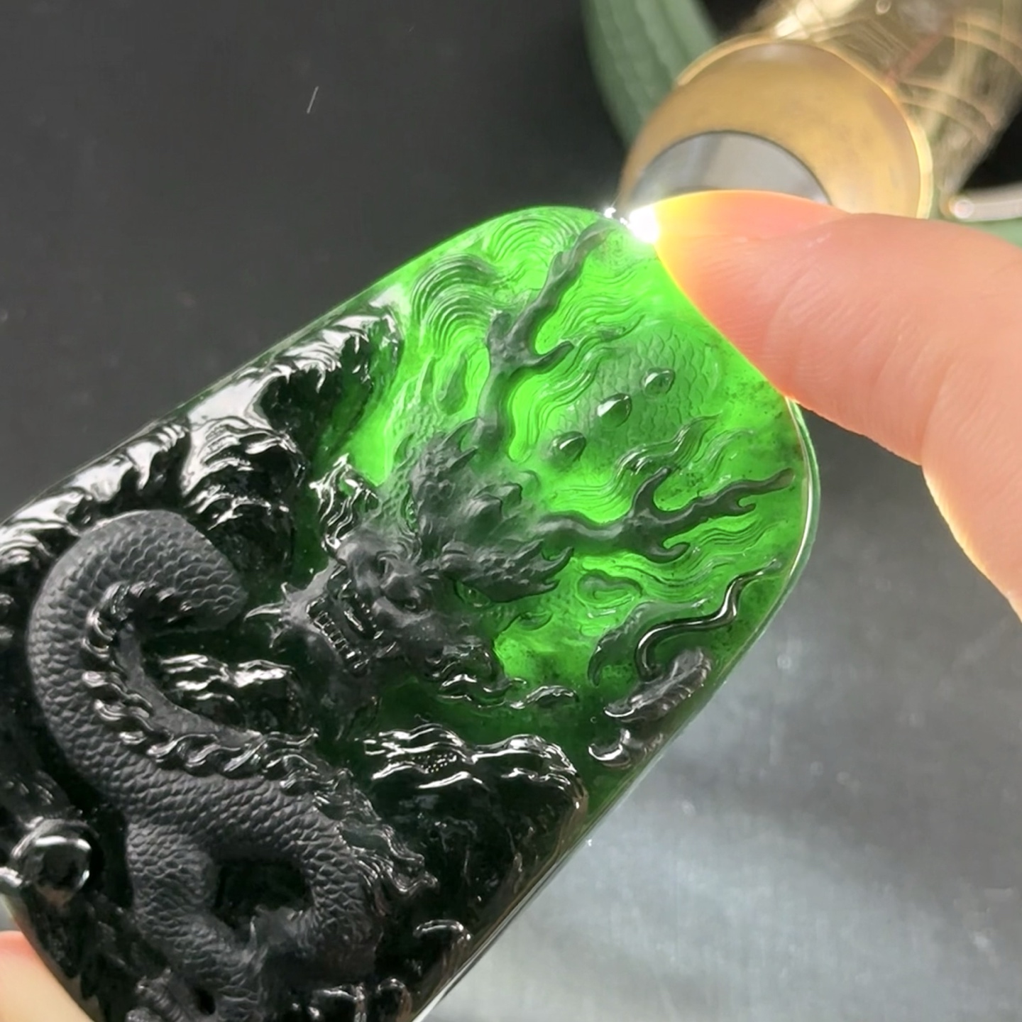 精品墨翠龙牌 种好色正 黑度极好 打灯通透 油性十足