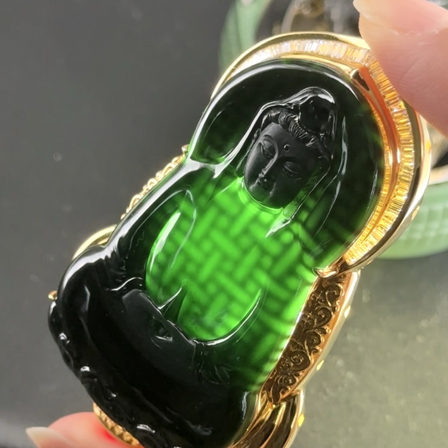 精品豪镶墨翠观音 种好色正 黑度极好 打灯通透 油性十足
