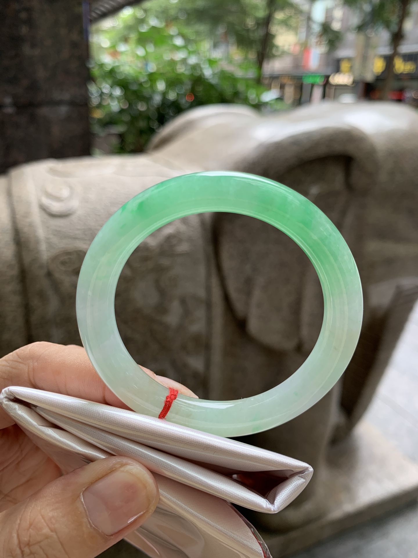 白底青圆条,打灯细纹，表皮微扣