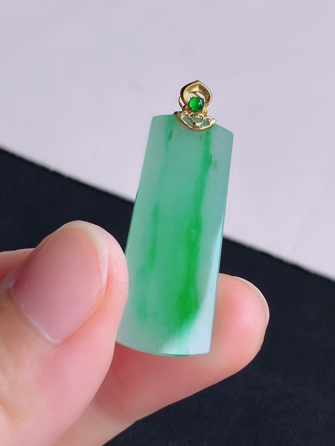翠绿平安牌，简约时尚，尺寸37.3/32.5/13/2.8/自然光实拍