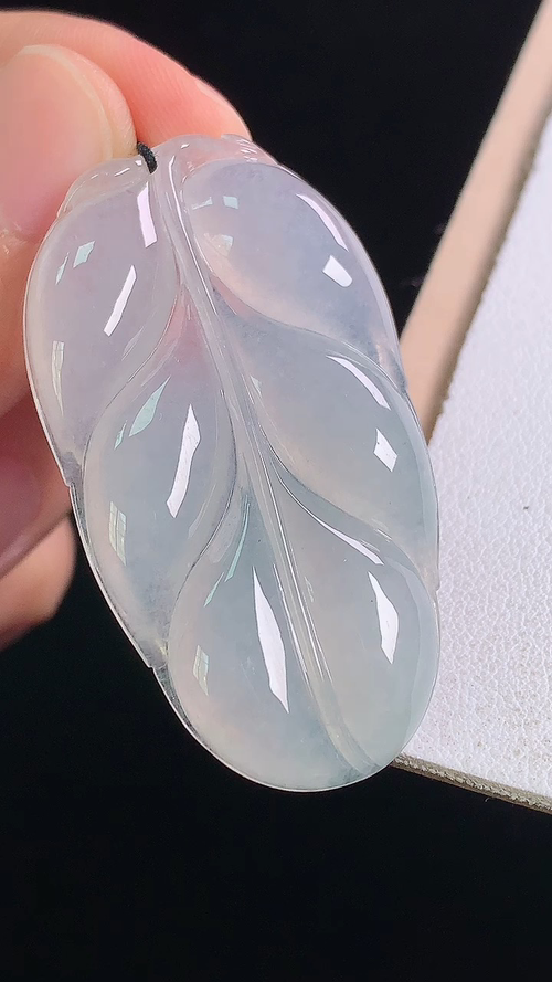 冰种叶子，无裂，尺寸:45.7-25.3-5.5mm