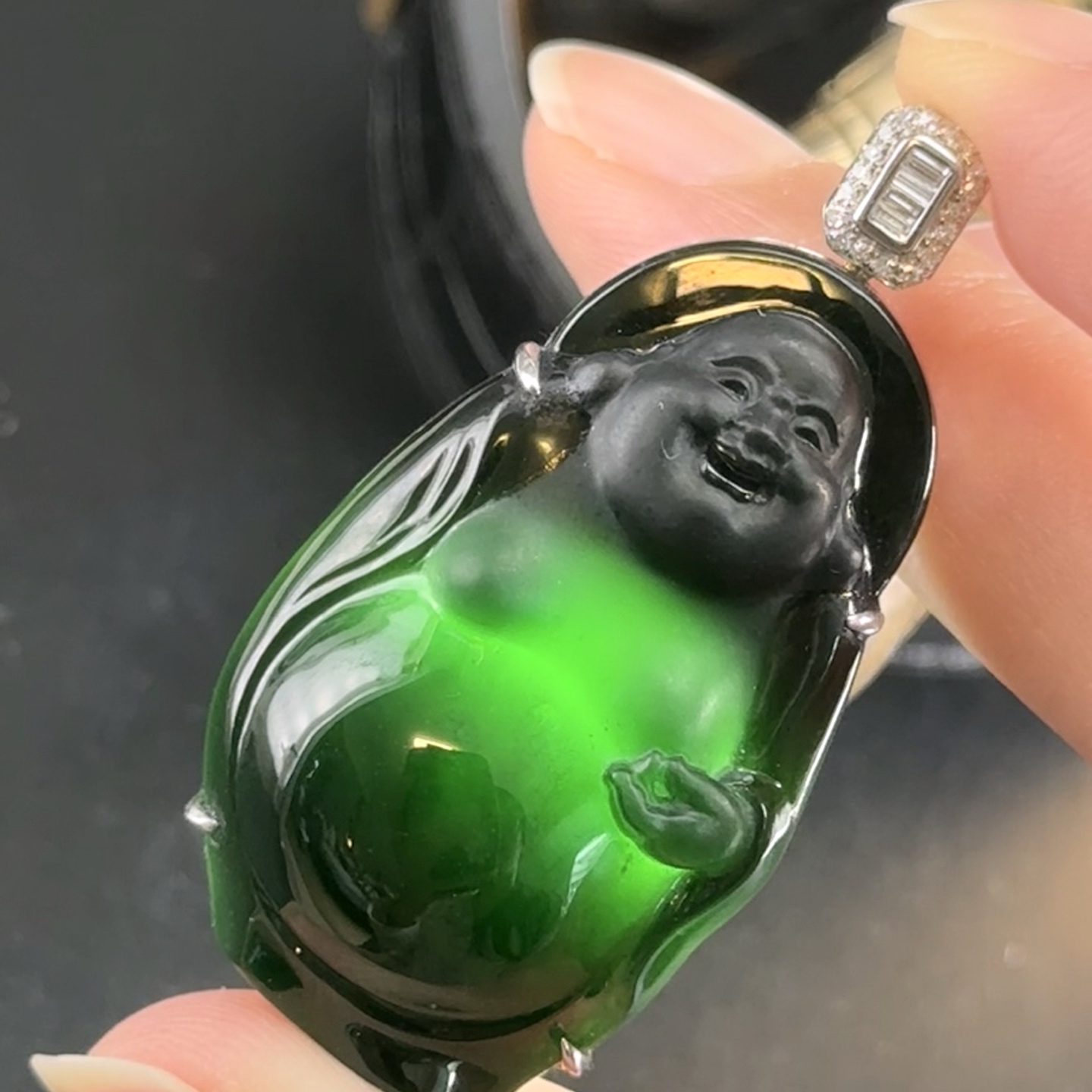 精品18k墨翠大肚站佛 种好色正 黑度极好 打灯通透 油性十足
