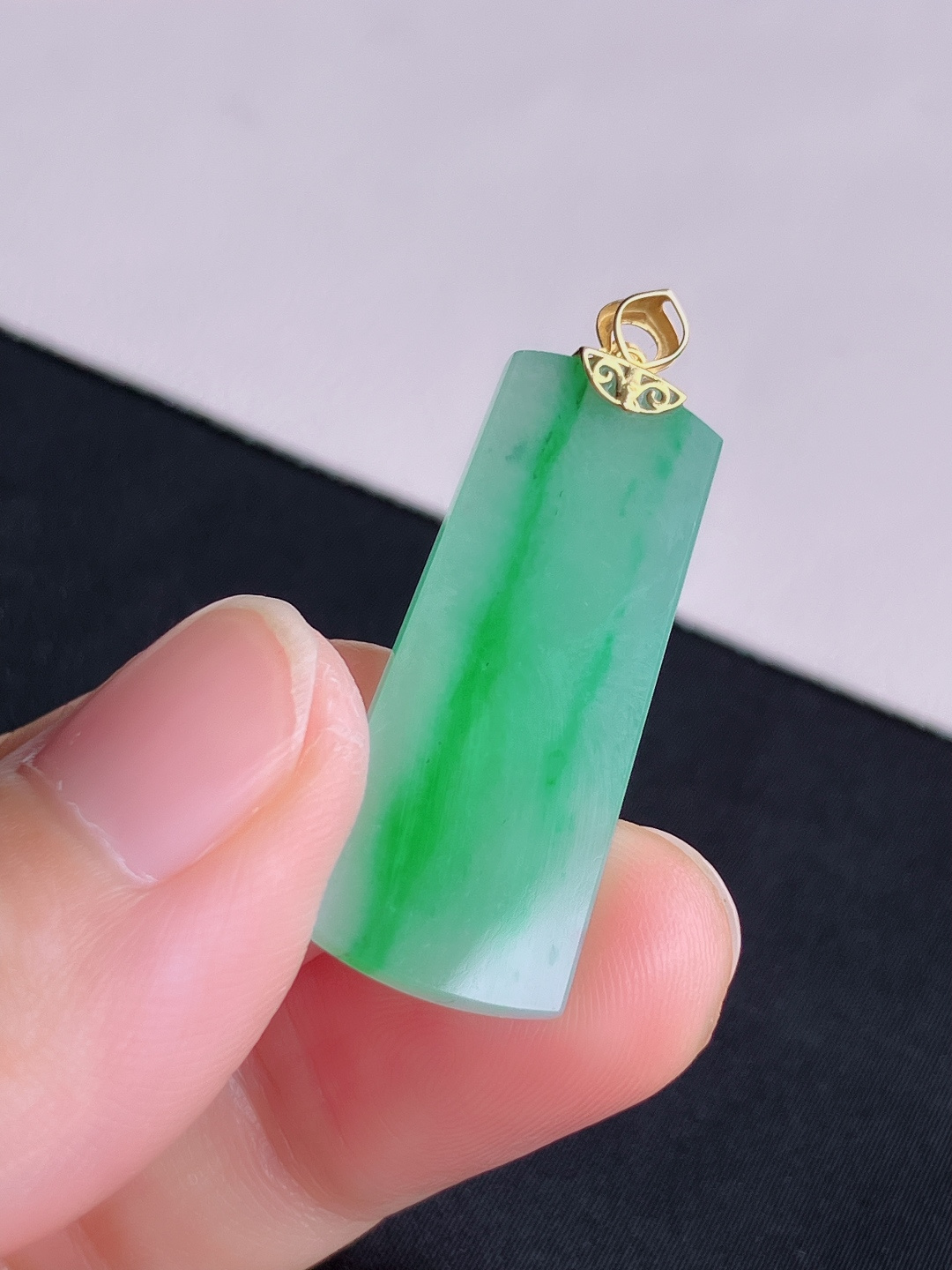 翠绿平安牌，简约时尚，尺寸37.3/32.5/13/2.8/自然光实拍