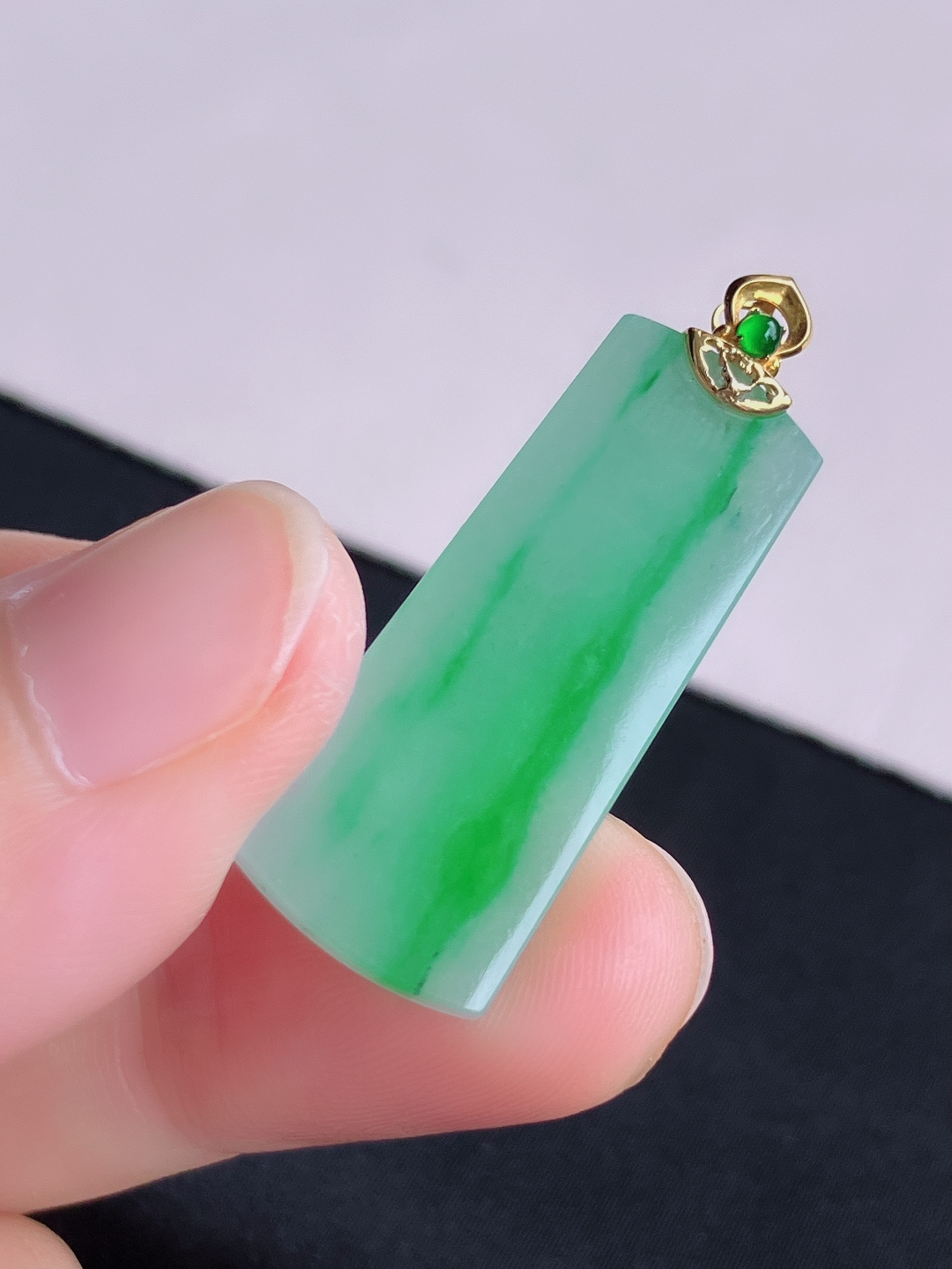 翠绿平安牌，简约时尚，尺寸37.3/32.5/13/2.8/自然光实拍