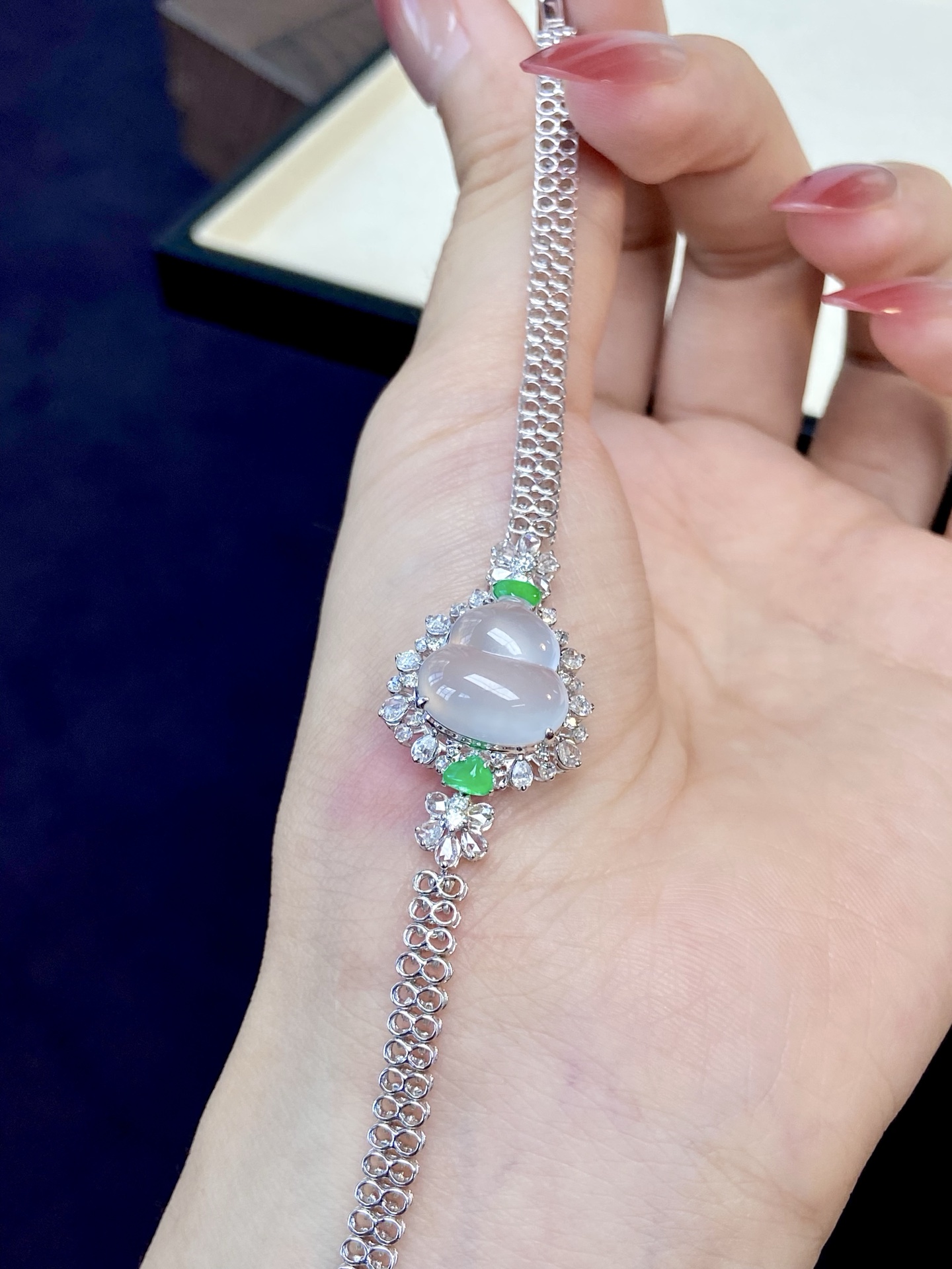 ️冰种葫芦手链，干净纯粹，圆嘟嘟的非常讨喜，福禄双全，抬手就发光：19.3-17.4-11.2，裸石：13-12.4-4mm，。