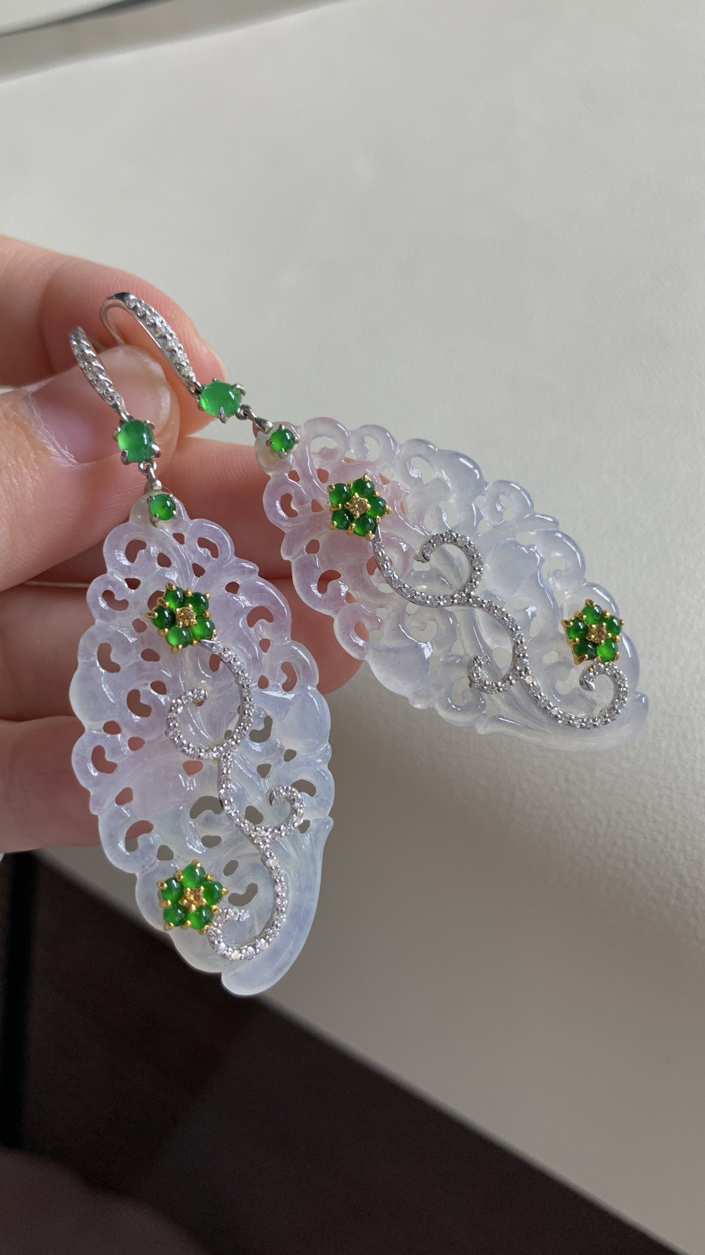 ️【18k金镶嵌玉叶耳钩一对】冰润水透，种老细腻起荧尺寸：成品：63*22.7*3.8，裸石：44
