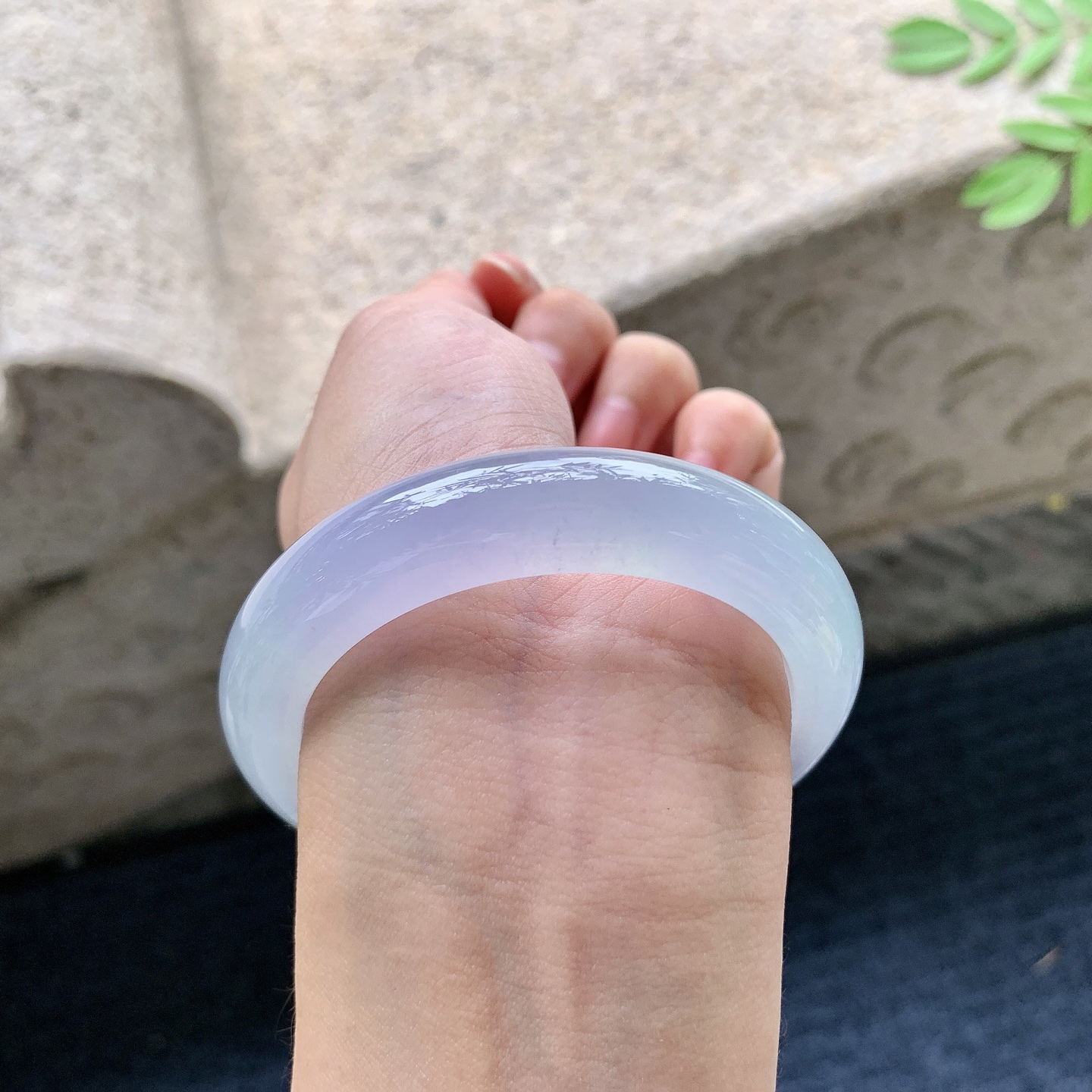 正圈52 53，圈口53/12.2/9，编码G7082507，糯冰春彩，清透，水润，种老，细腻，无裂。