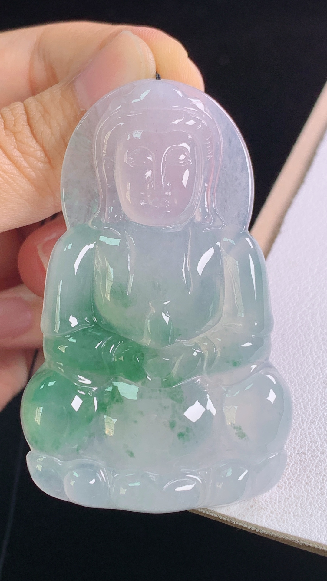冰飘花观音，花色灵动，水润细腻，无裂，尺寸:61.0-38.2-6.0mm