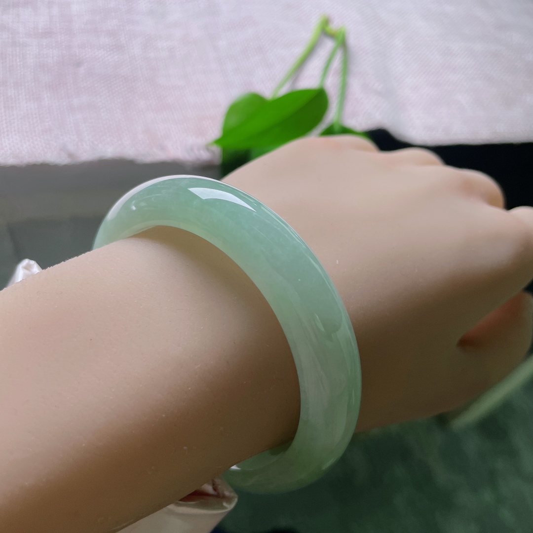 绿底正圈，水头好，种老，清润，绰约多姿，温柔贤惠，无裂，ss57829a