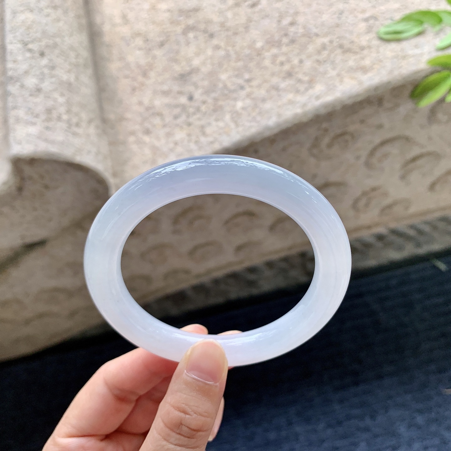 圆条56 57，圈口57.5/10.2/10，编码G9082633，描述糯冰粉紫，水润，种老，细腻，打灯有棉线