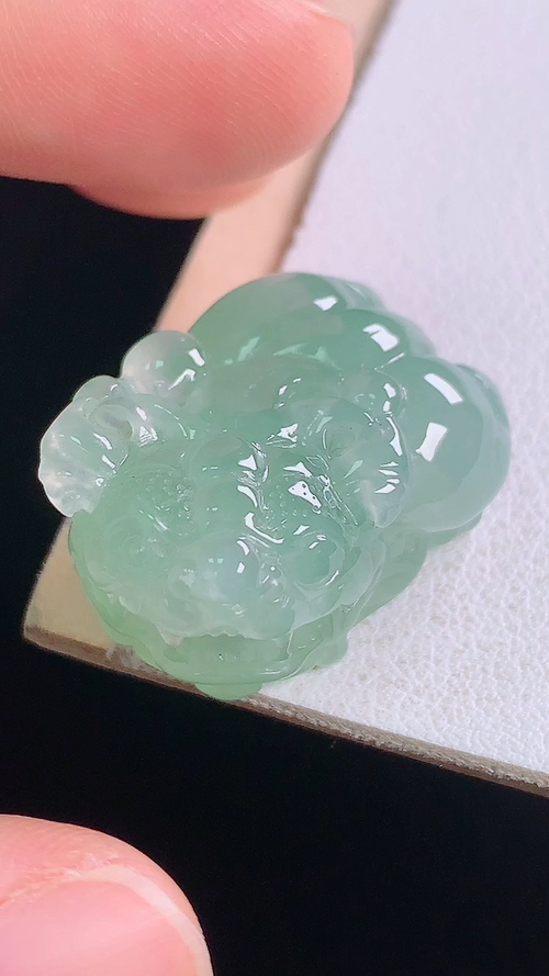 冰飘花貔貅，无裂，尺寸:23.9-17.9-13.4mm