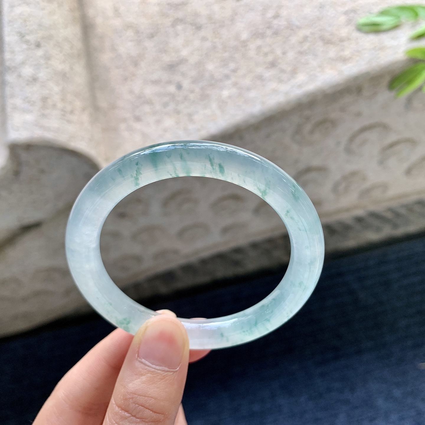 圆条50 51,圈口51.4/8.5/8.5,编码C11082602,描述冰飘花，清透，水润，种老，细腻，打灯有棉线