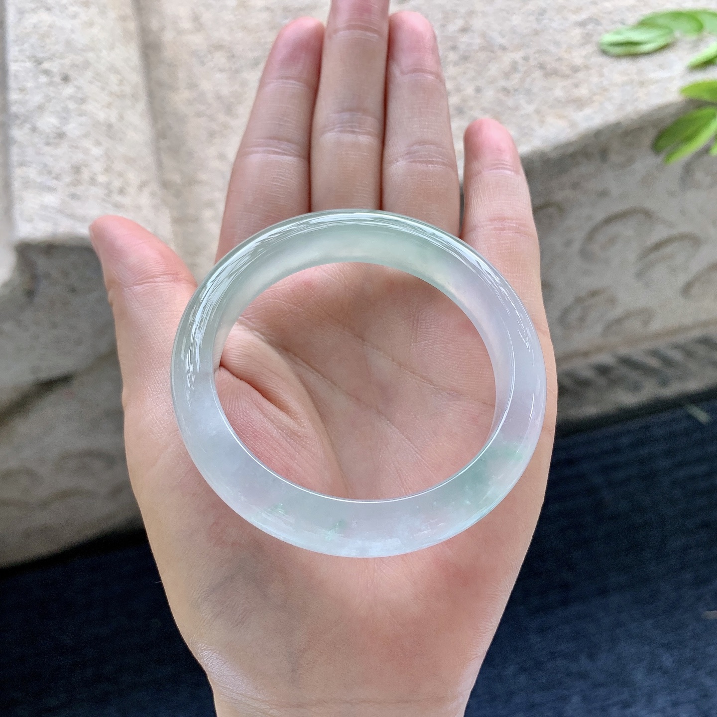 正圈49 50，圈口50.5/11.6/7.6，编码G7082014，冰飘花，起光，清透，水润，种老，细腻，打灯有棉线