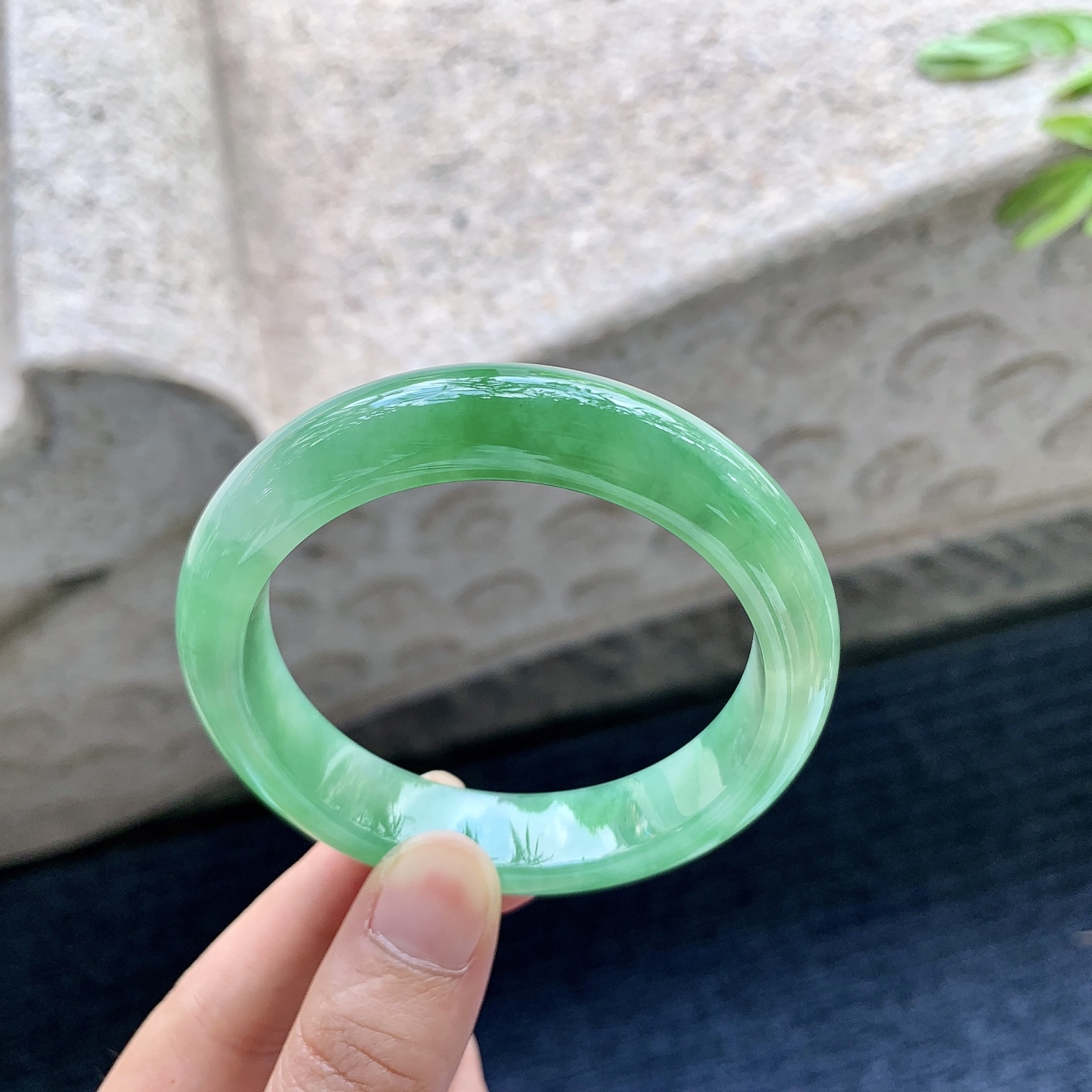 正圈52 53，细糯辣绿，水润，种老，细腻，打灯有絮线